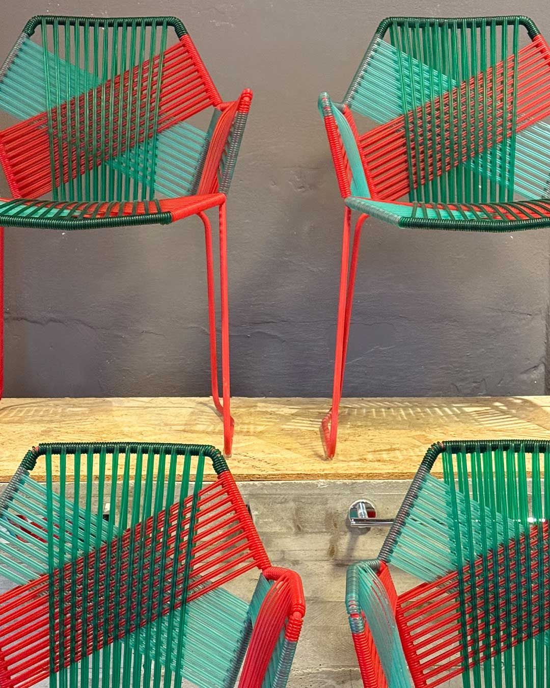 Sedia Tropicalia verde e rossa di Patricia Urquiola   Main