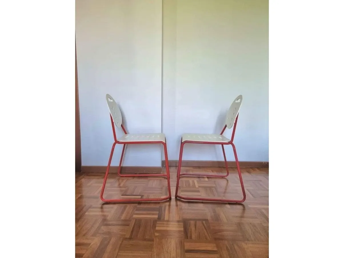 Vintage red and white Charlie chair, Segis 3