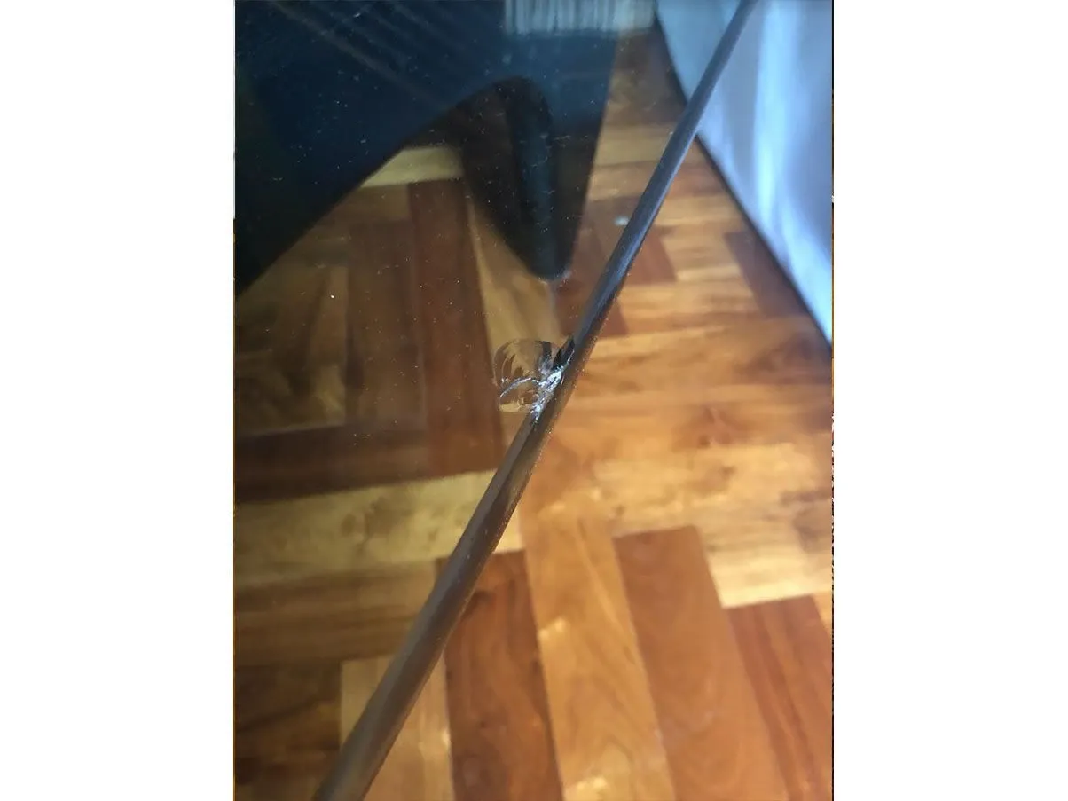 Tavolino triangolare vintage in vetro e legno frassino (nero) 