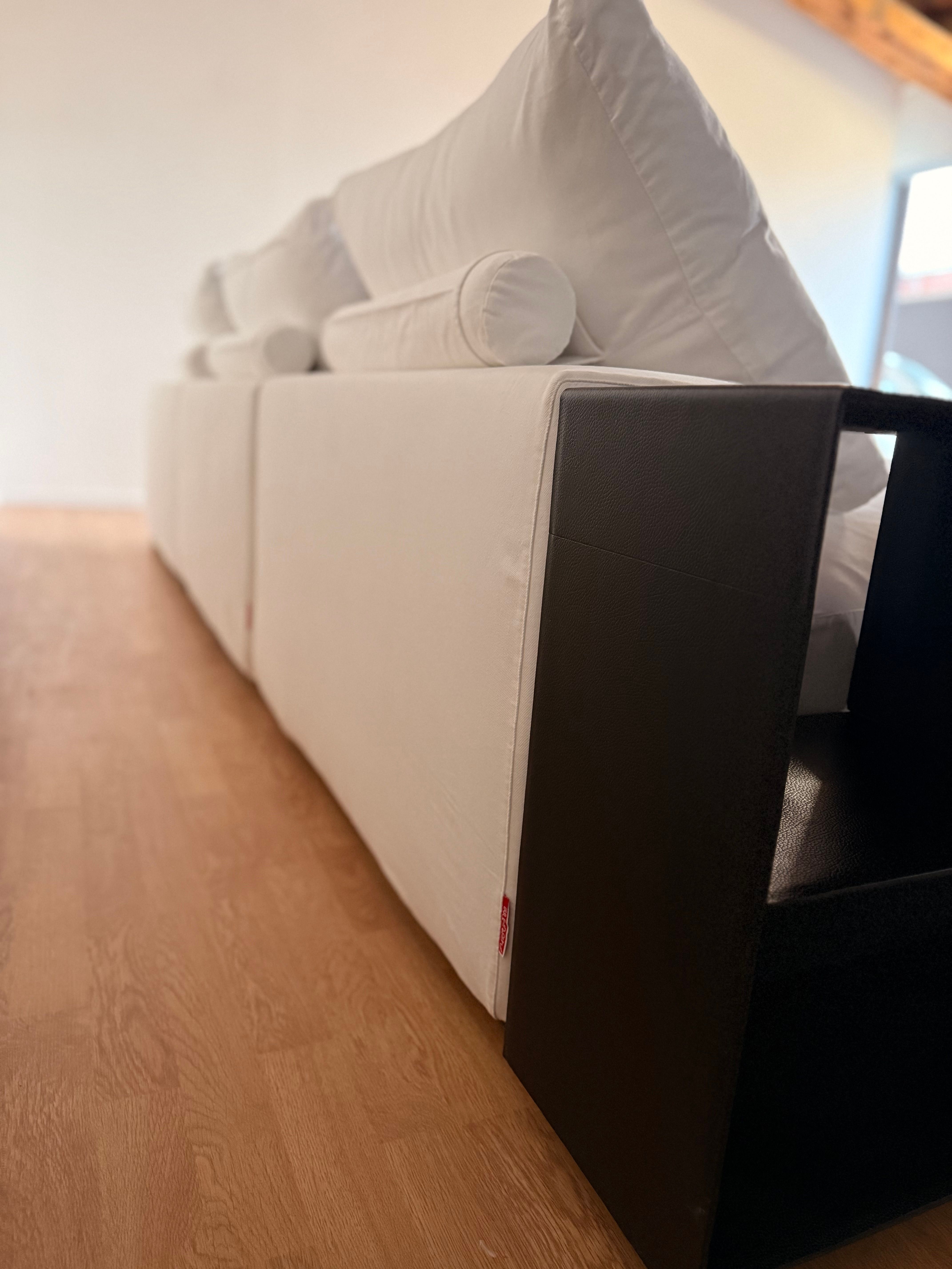 Groundpiece modular corner sofa upholstered in white fabric by Antonio Citterio, Flexform Optional7