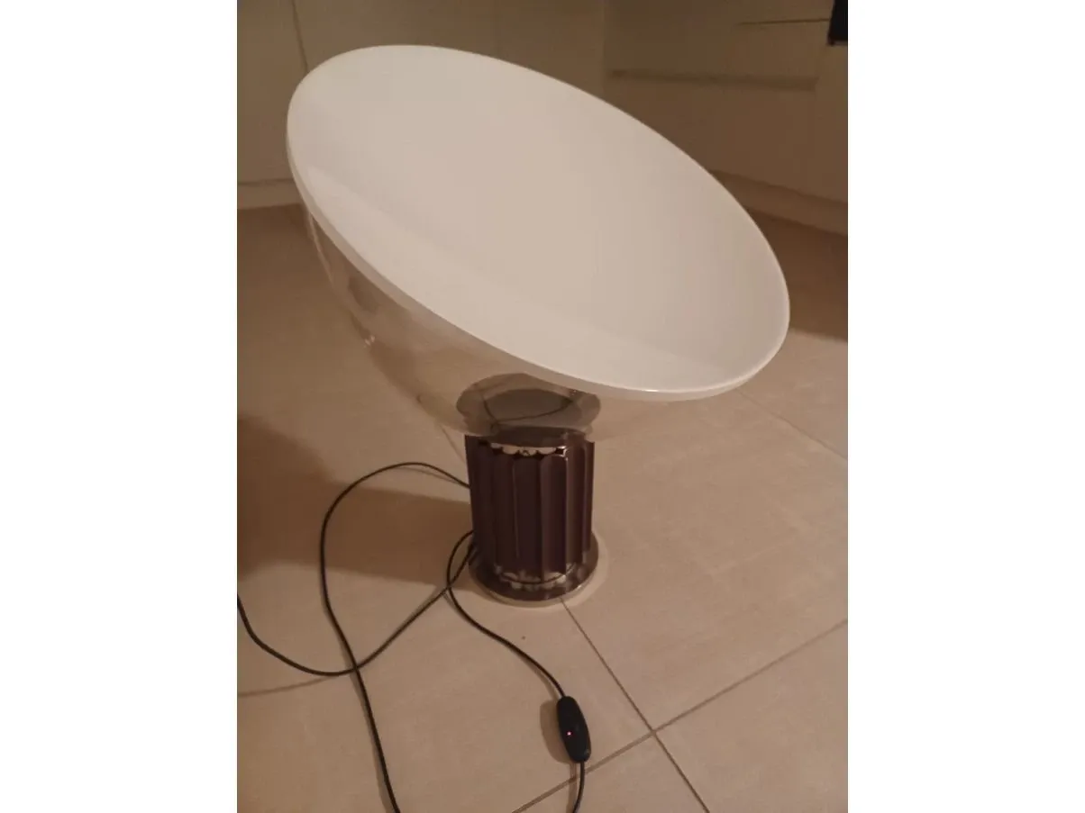Lampada da tavolo Taccia di Achille Castiglioni, Flos 2