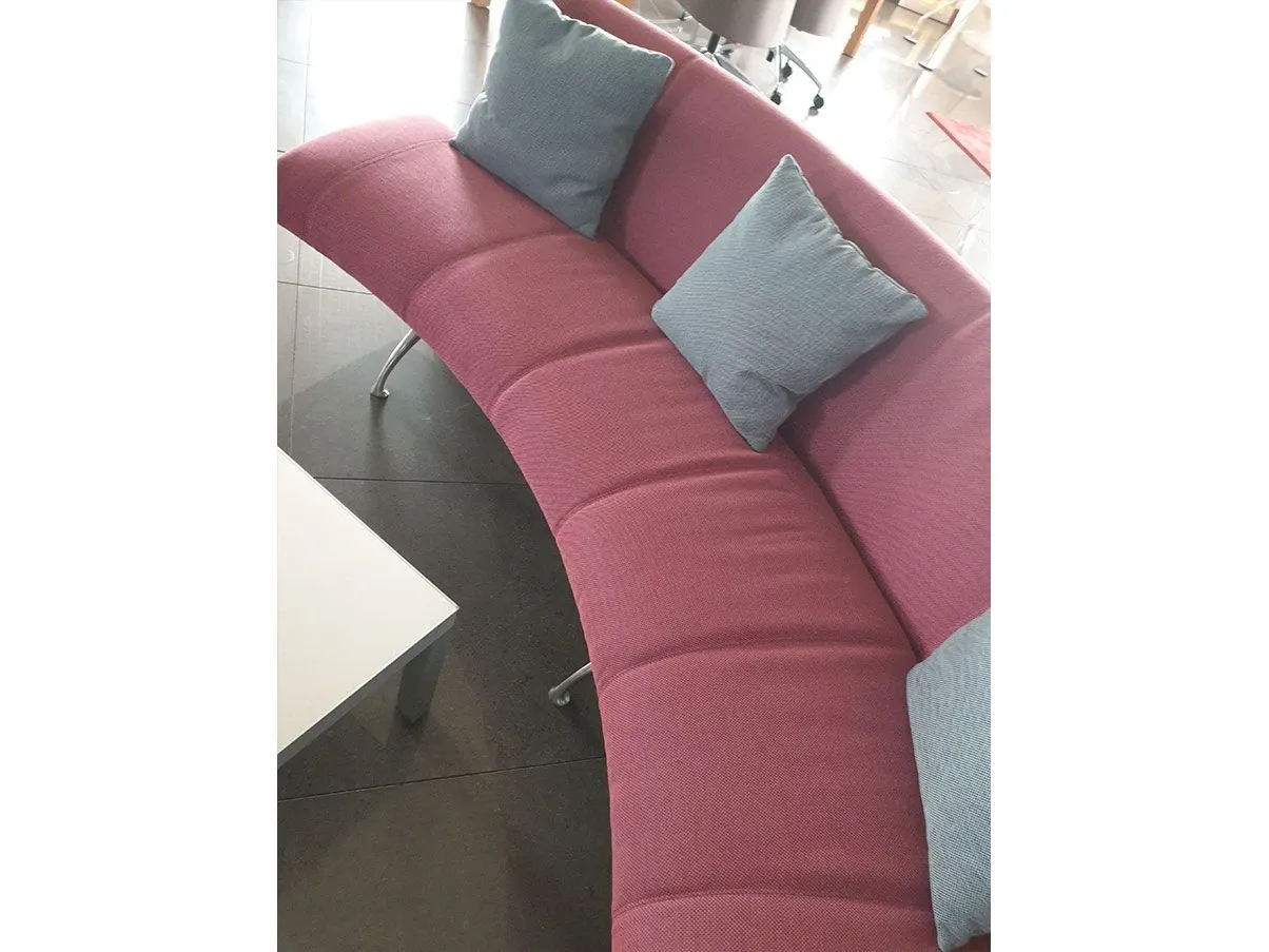 Divano curvo Waiting in tessuto e alluminio (rosa), Moroso 5