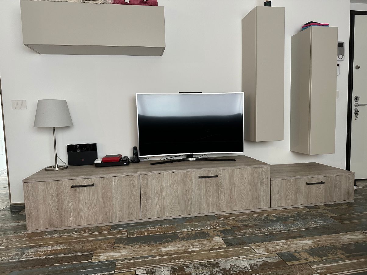 Gray wall unit, Deesup