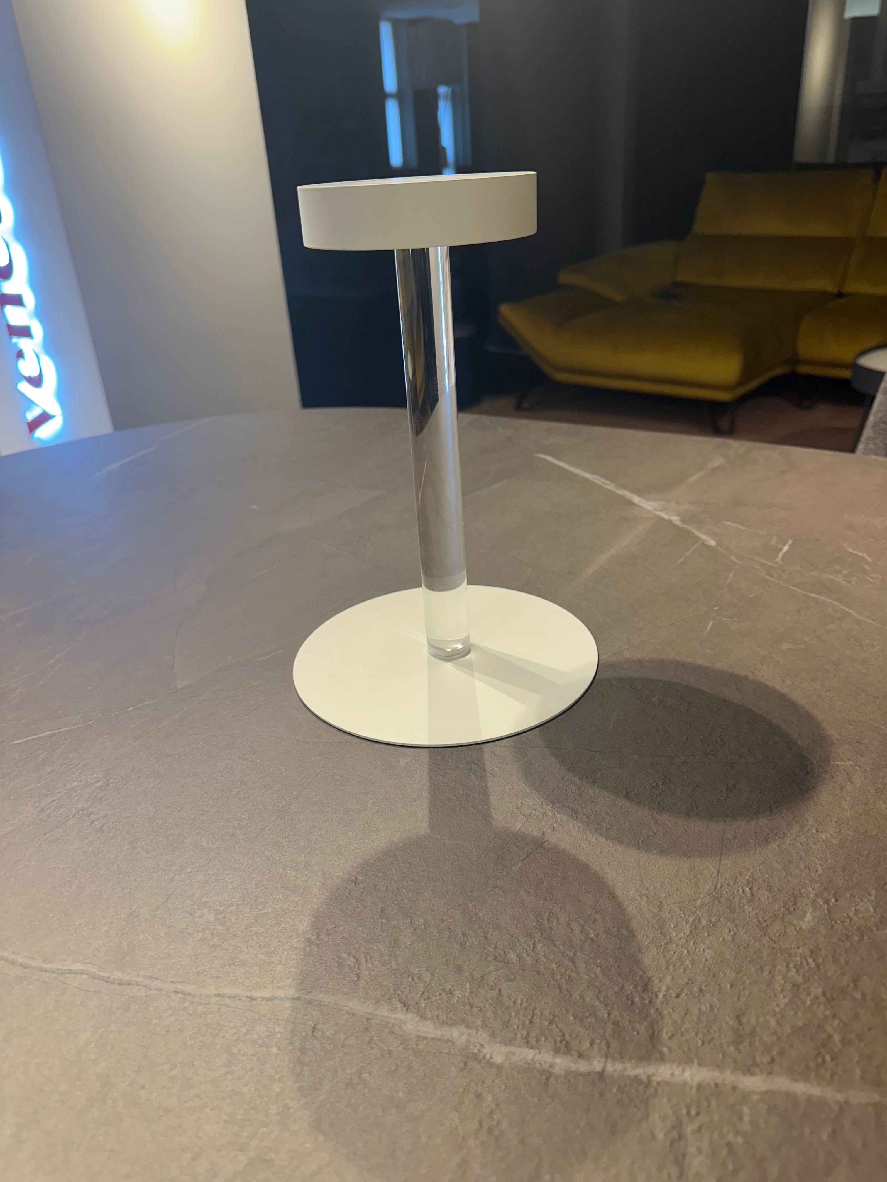 Lámpara de mesa portátil Tetaet Main