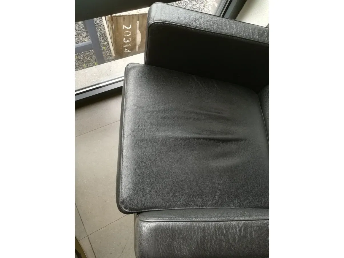 Set of 2 MR armchairs in black leather 3