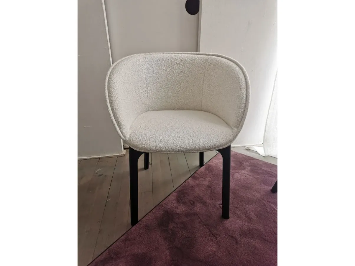 Poltrona imbottita Charla in tessuto bianco 2