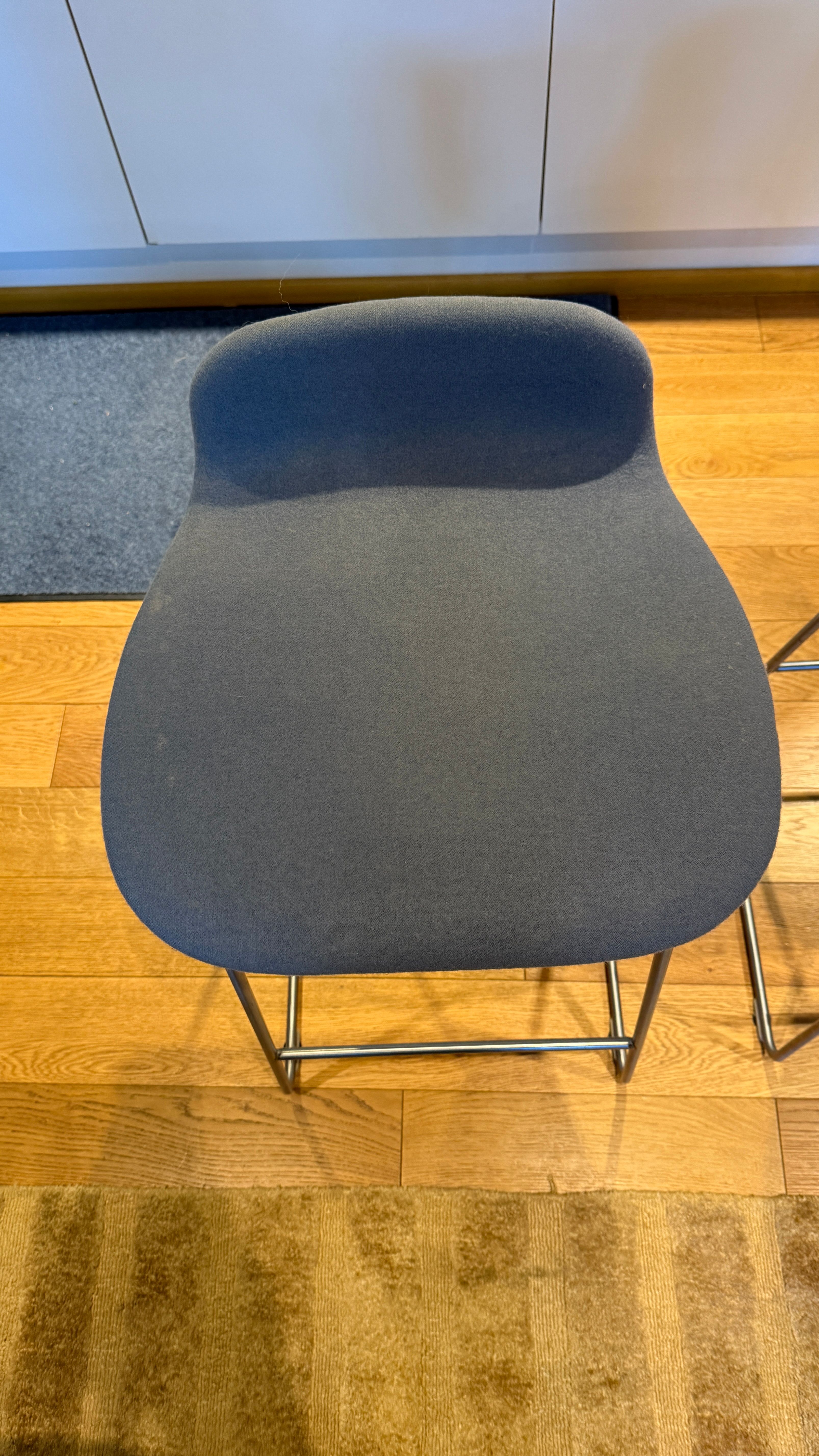 Set di 3 sgabelli imbottiti in tessuto (grigio), Cappellini  Details