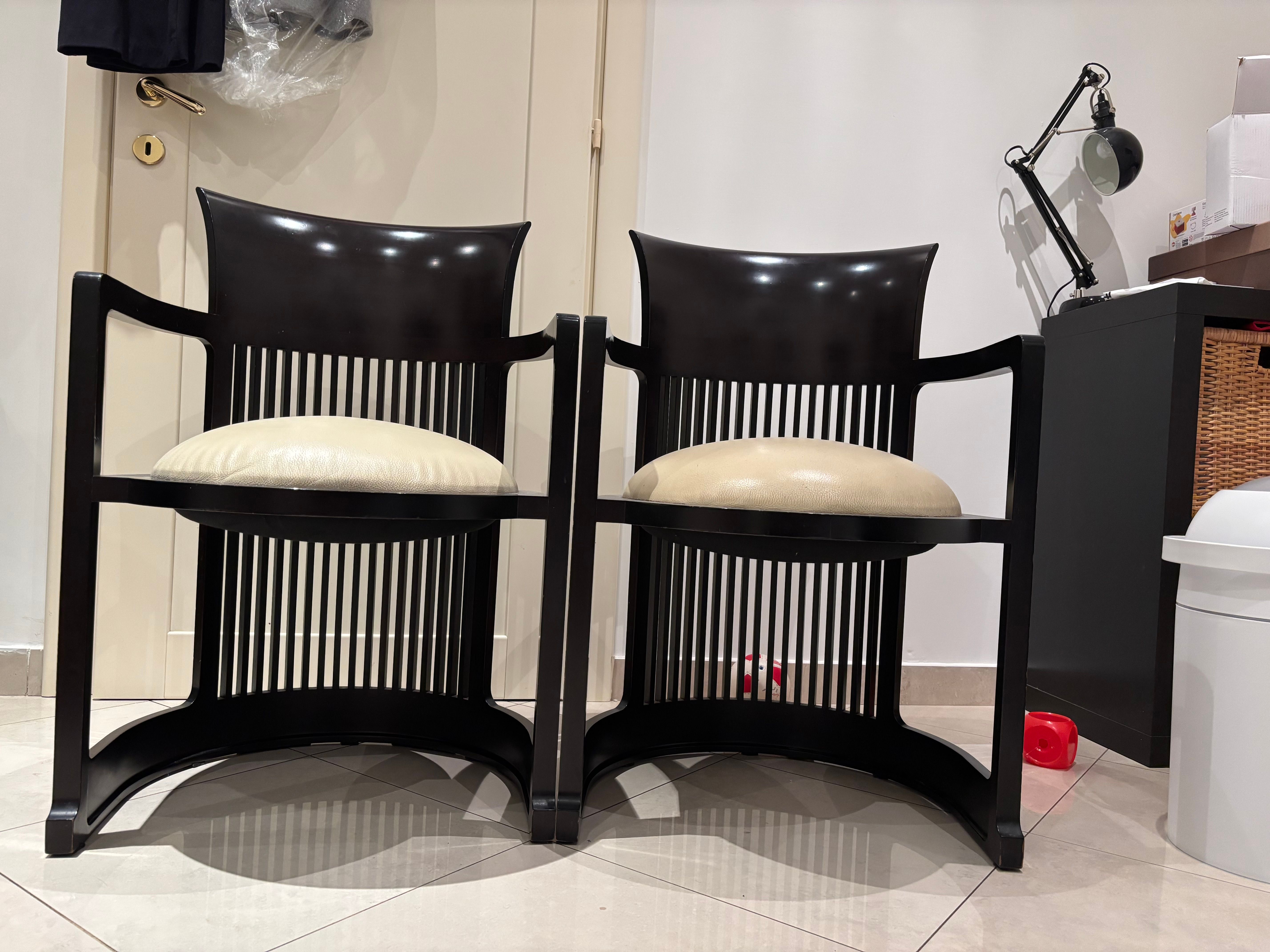 Set de 4 sillas Coonley 2, 2 sillas Barrel 606 y mesa Taliesin Main