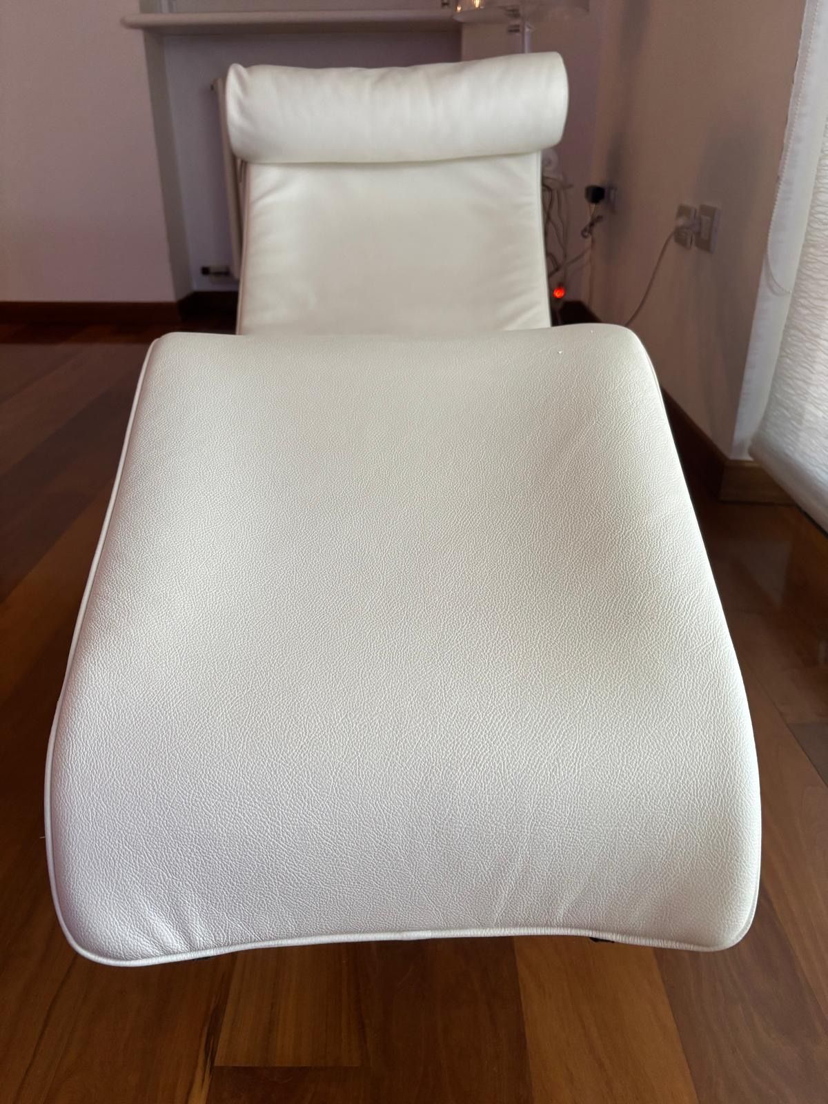 Chaise Longue LC4 rivestita in pelle (bianca) Front