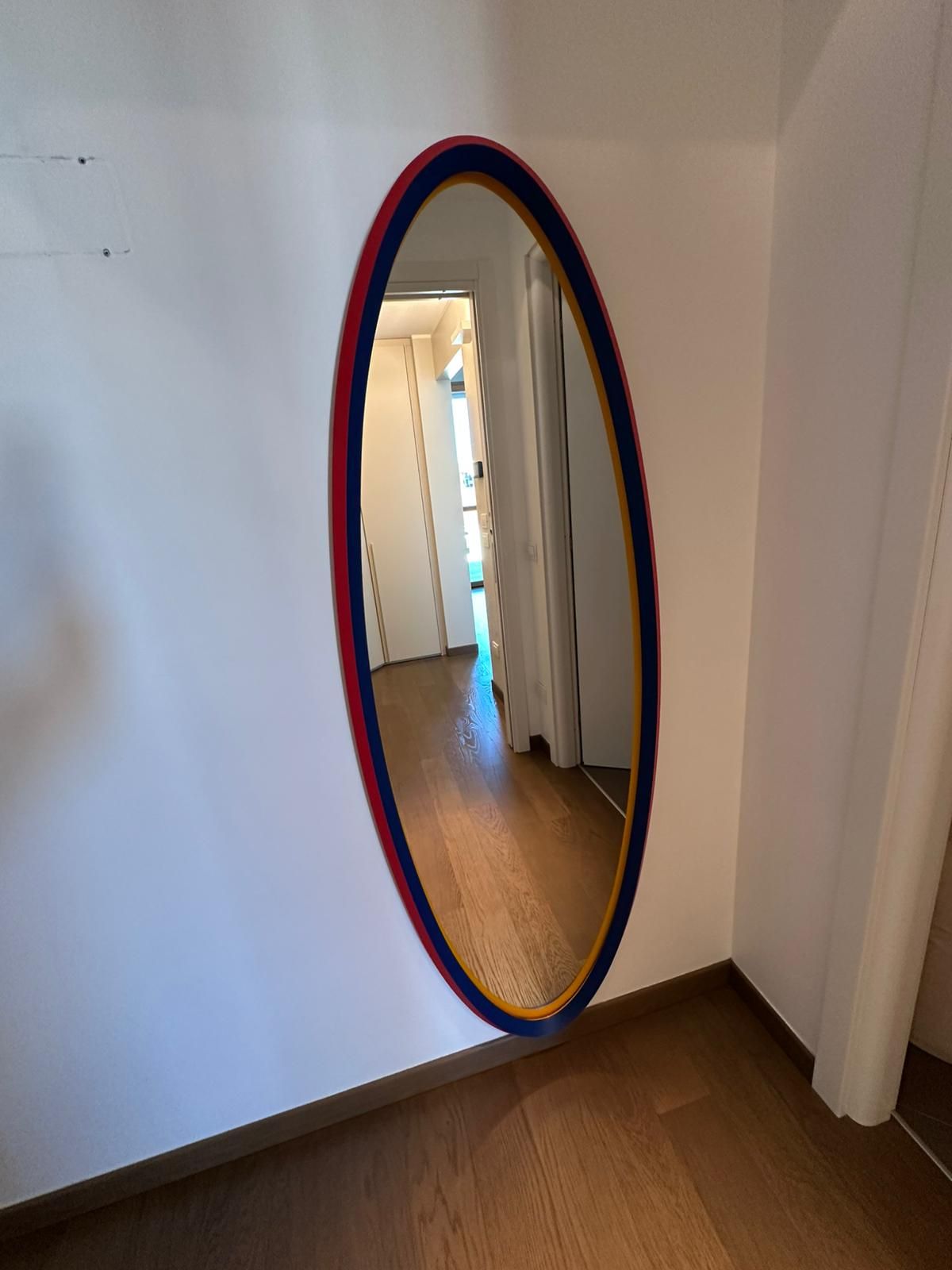 Specchio da parete ovale Grado di Ron Gilad Main