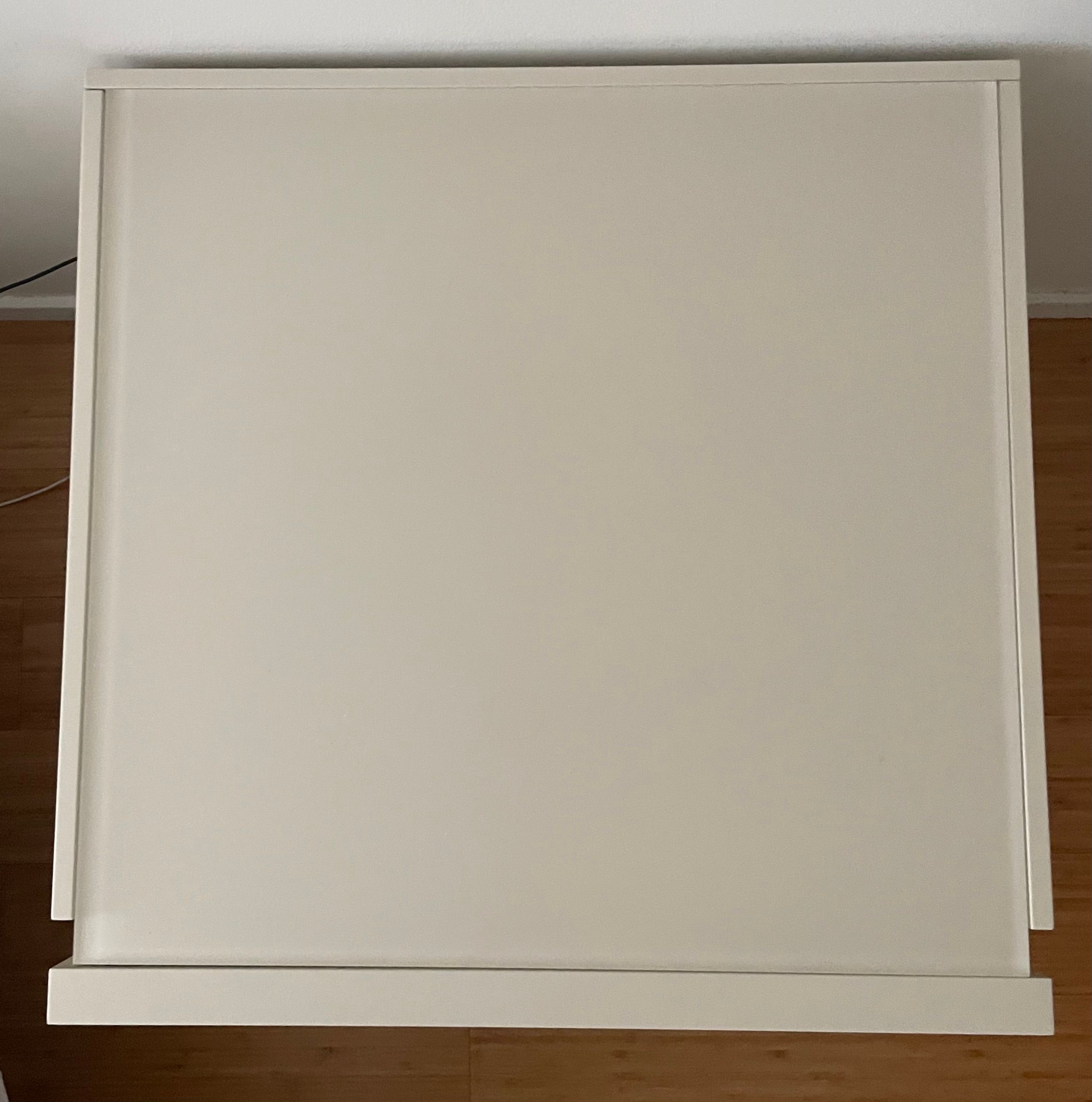 Paar 606 Silikat-Nachttische Front