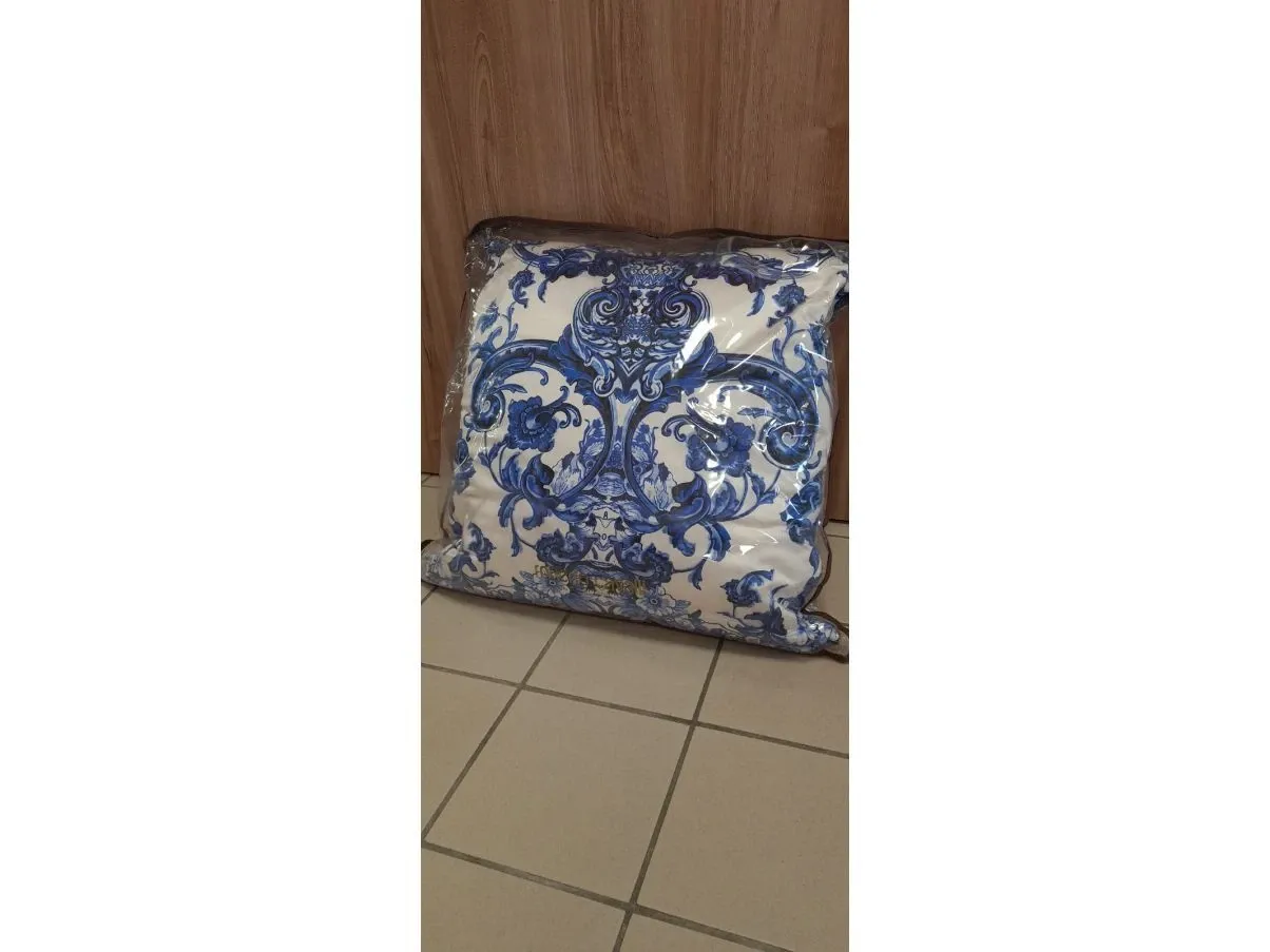 Cuscino in seta bianca e blu, Roberto Cavalli 2