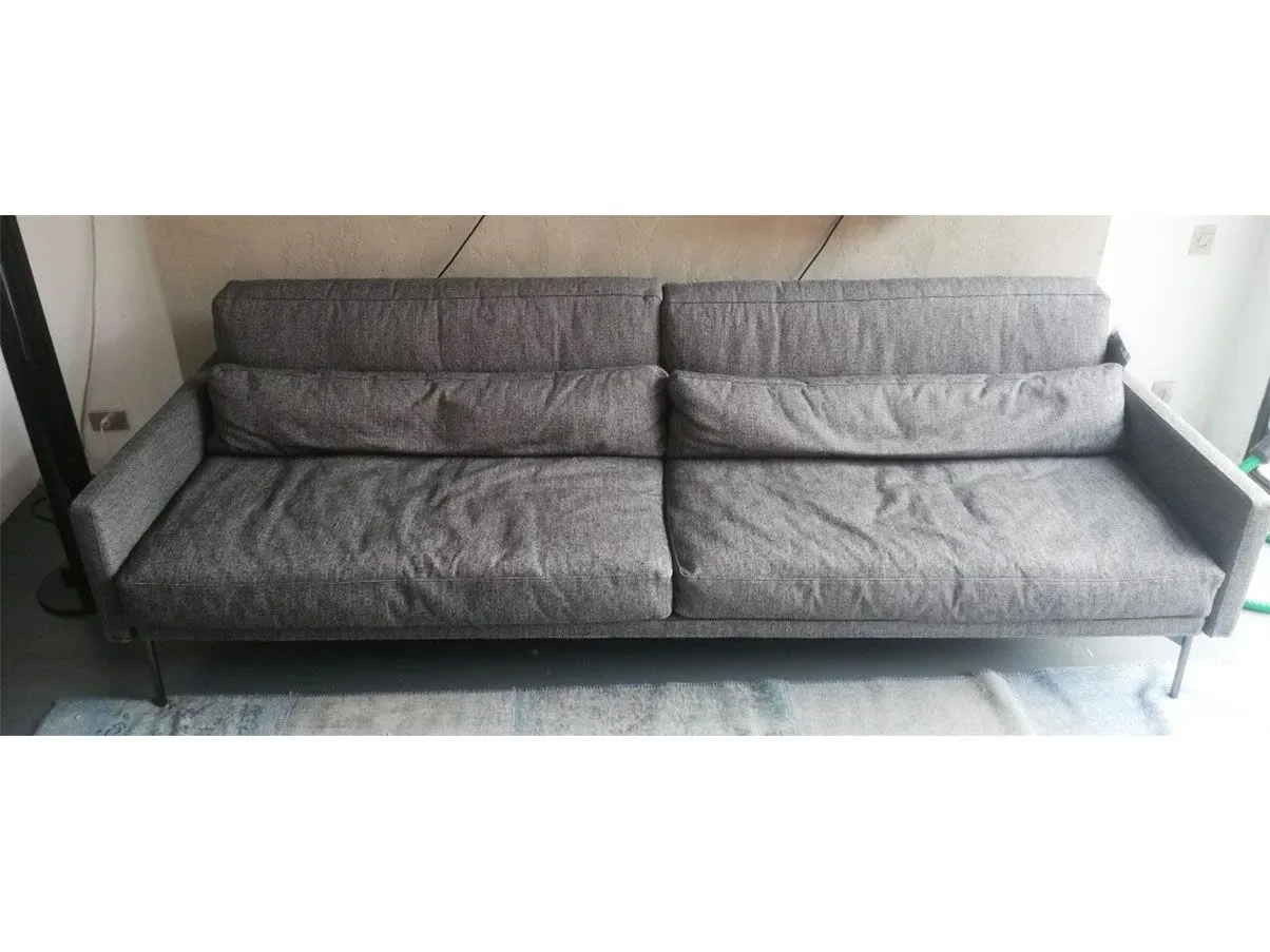 Modernes Sofa 110 mit Hocker aus Stoff (grau) 1
