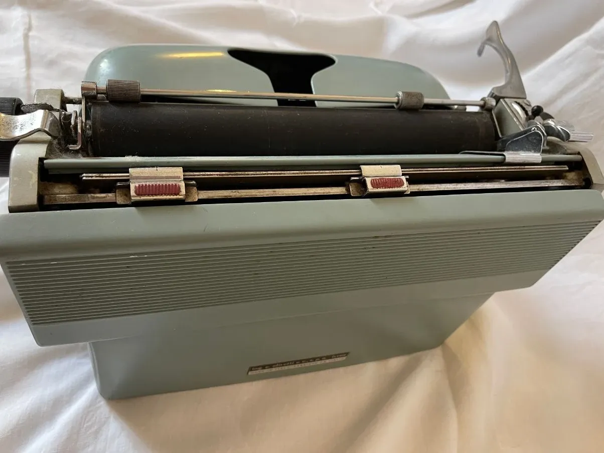 Macchina da scrivere Lexikon 80 vintage, Olivetti 4