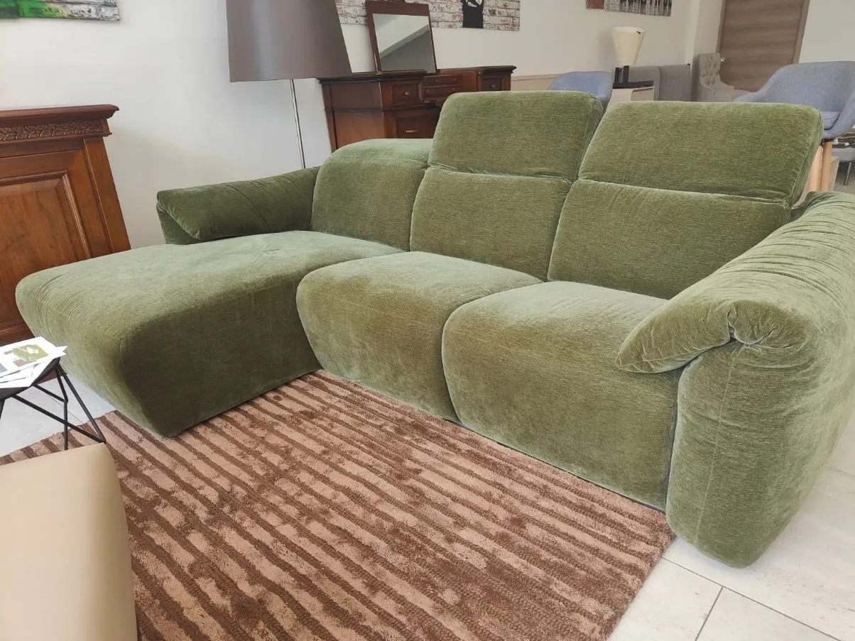 Divano Glove con penisola in tessuto verde