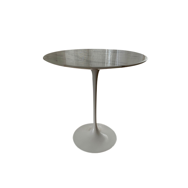 Small Tulip table by Eero Sarineen in marble, Knoll image