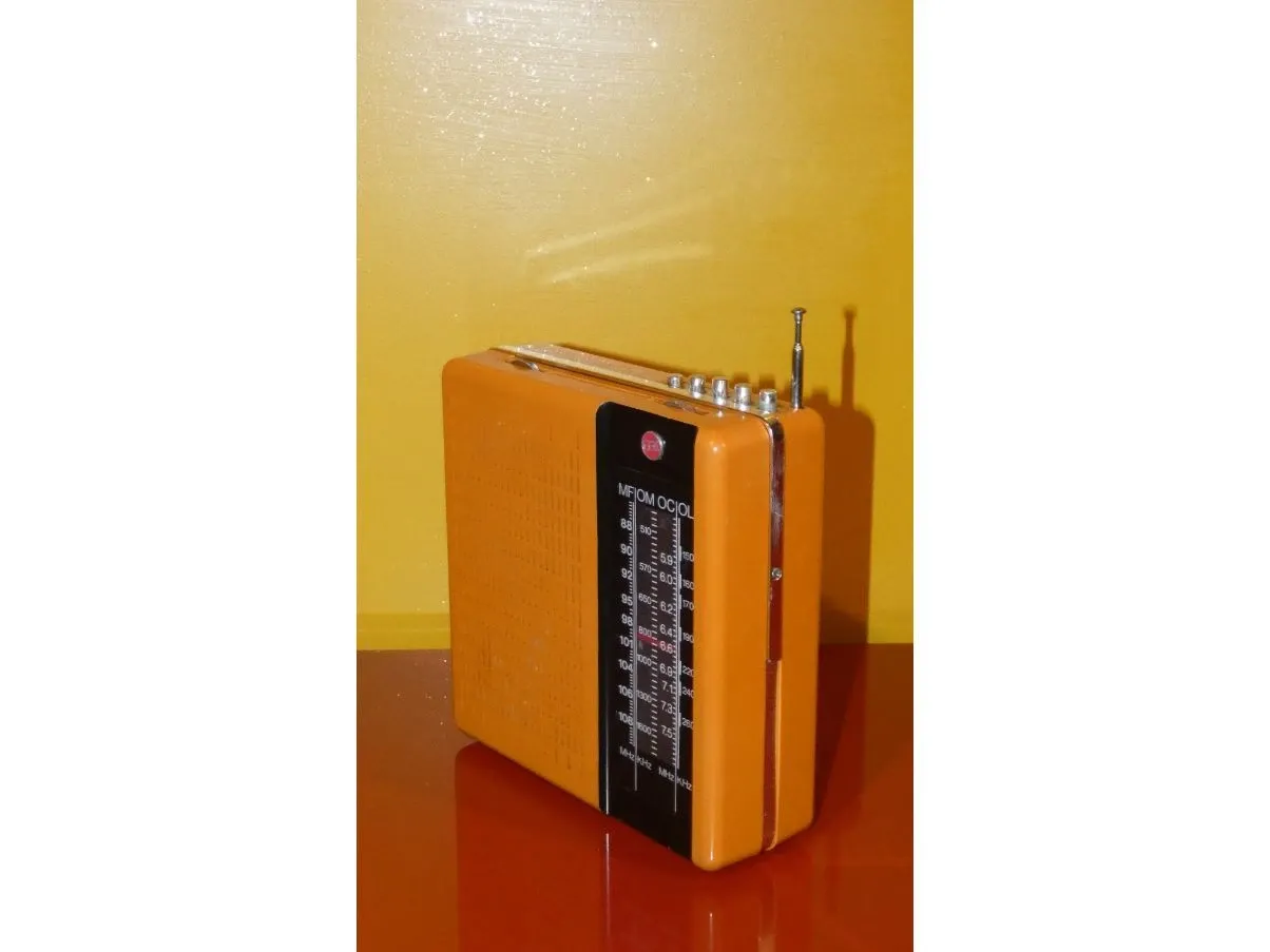Radio portatile vintage (anni'70), CGE 3