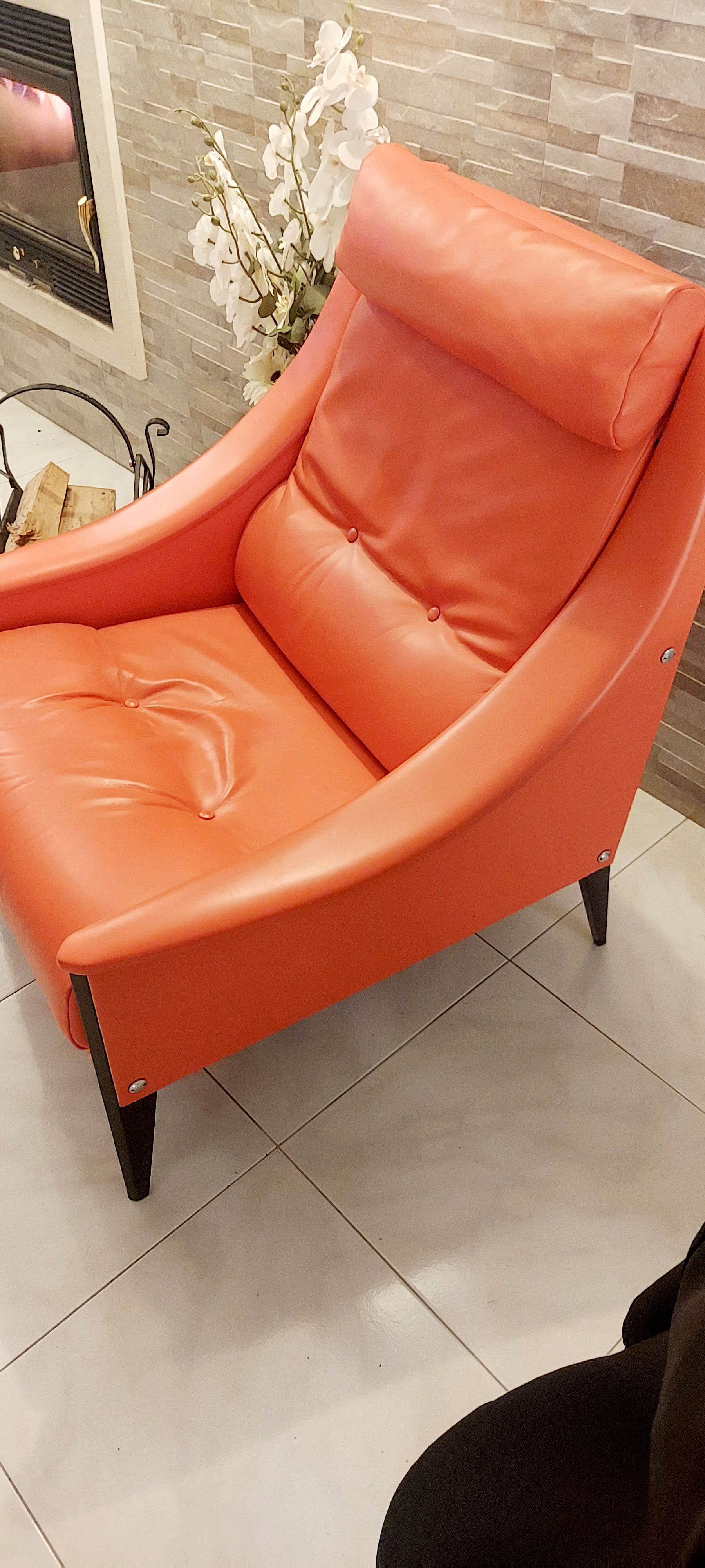 Dezza 48 Orange Leather Armchair by Gio Ponti Side