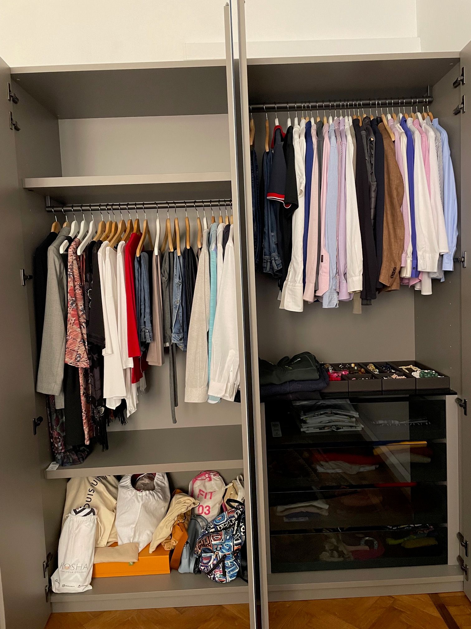 Now wardrobe in beige and blue stripes, Lago Front