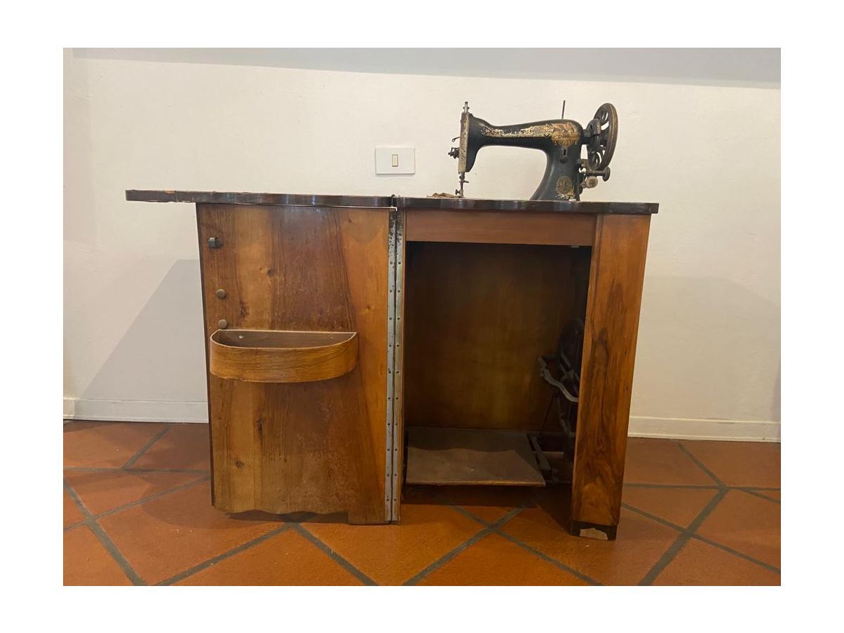 Vintage cabinet with sewing machine (19th century), Singer