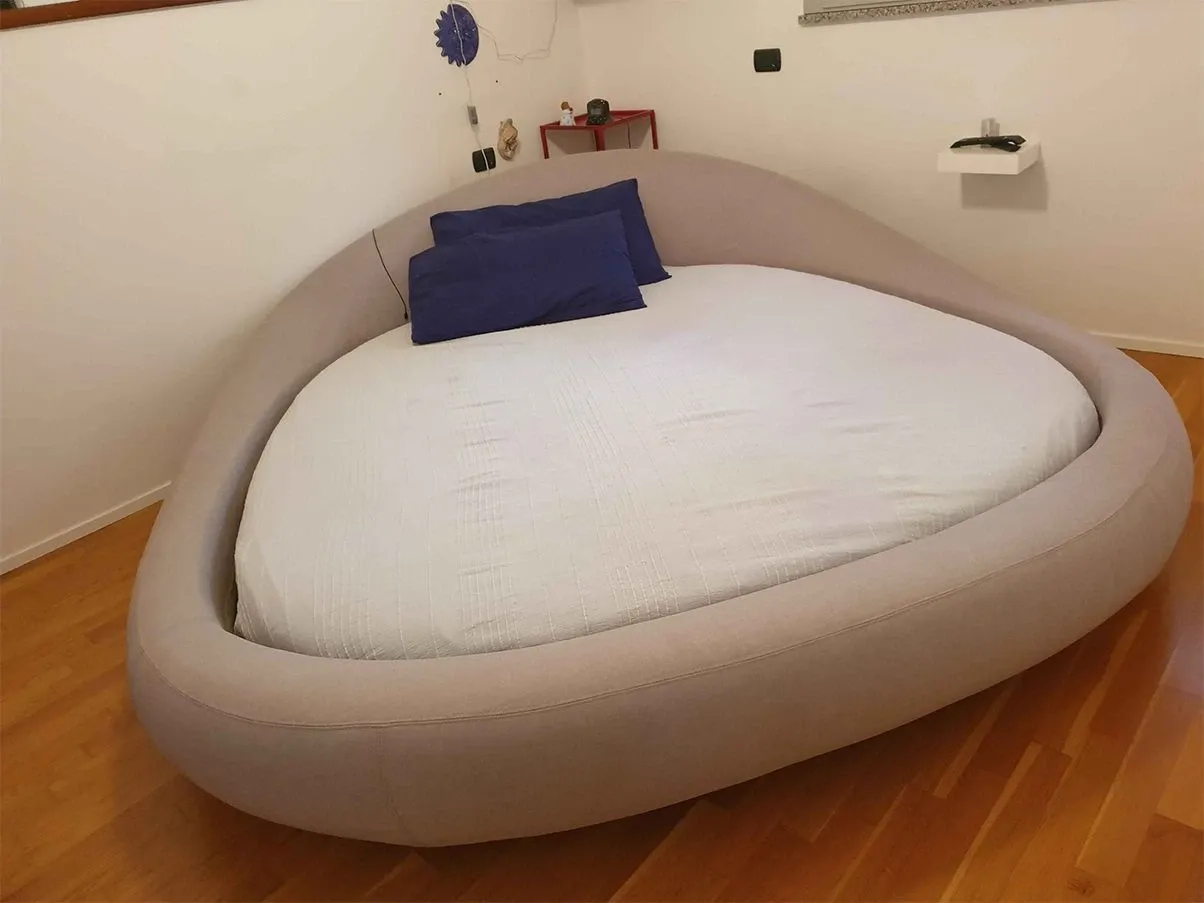 Pebble bed with rounded shapes, Dorelan 