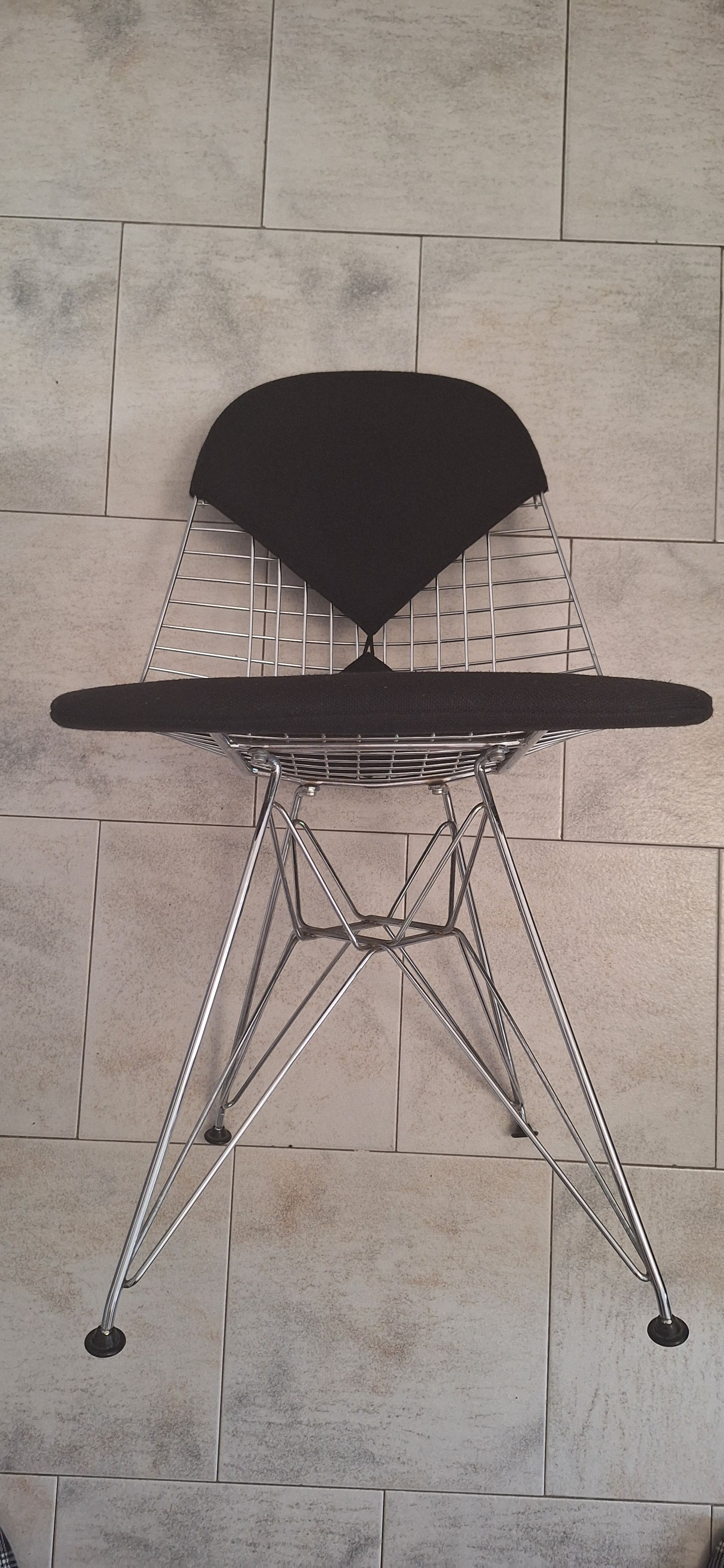 Coppia di Wire Chair DKR-2 di Charles & Ray Eames Front