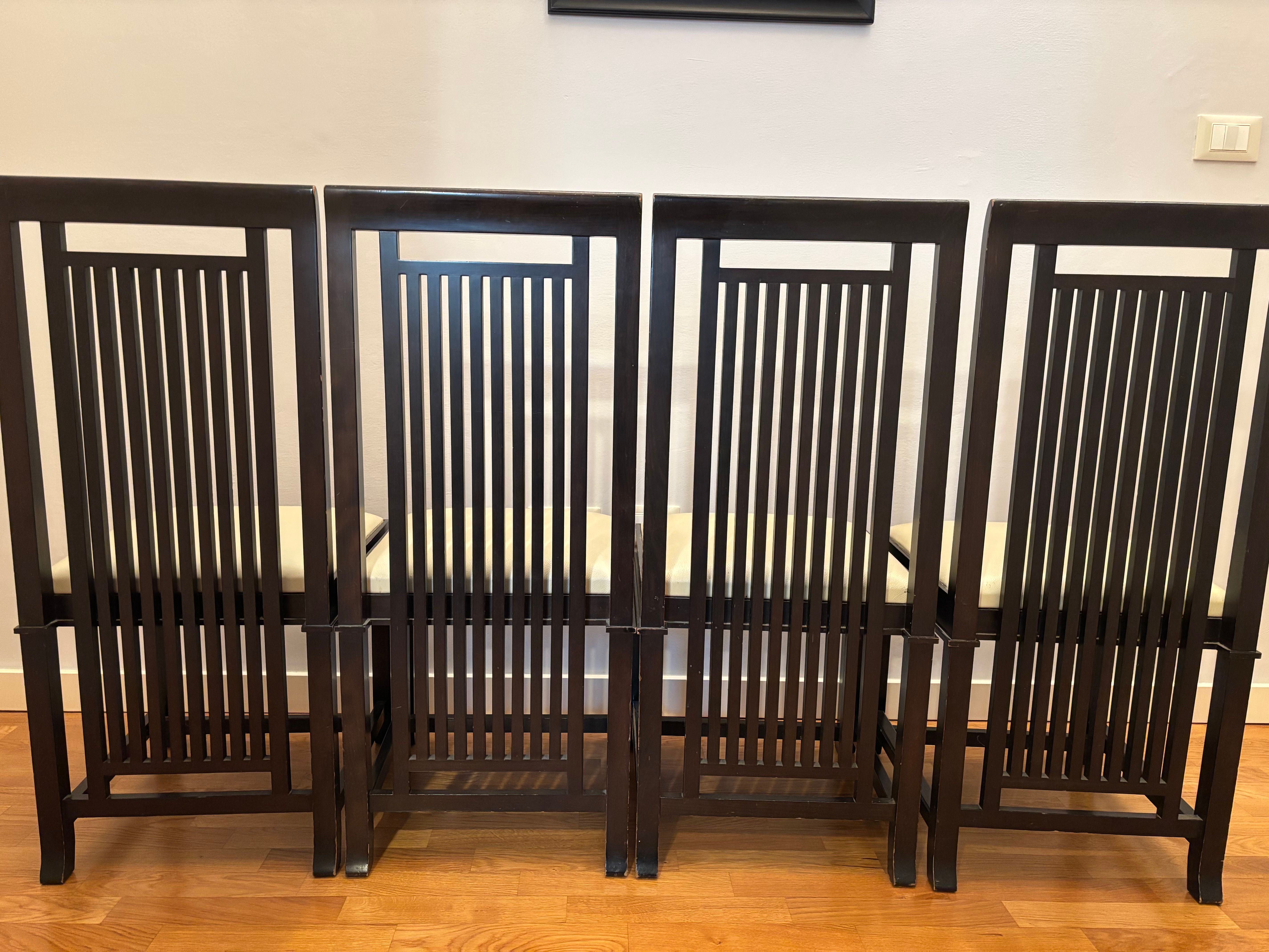 Set de 4 sillas Coonley 2, 2 sillas Barrel 606 y mesa Taliesin Optional10