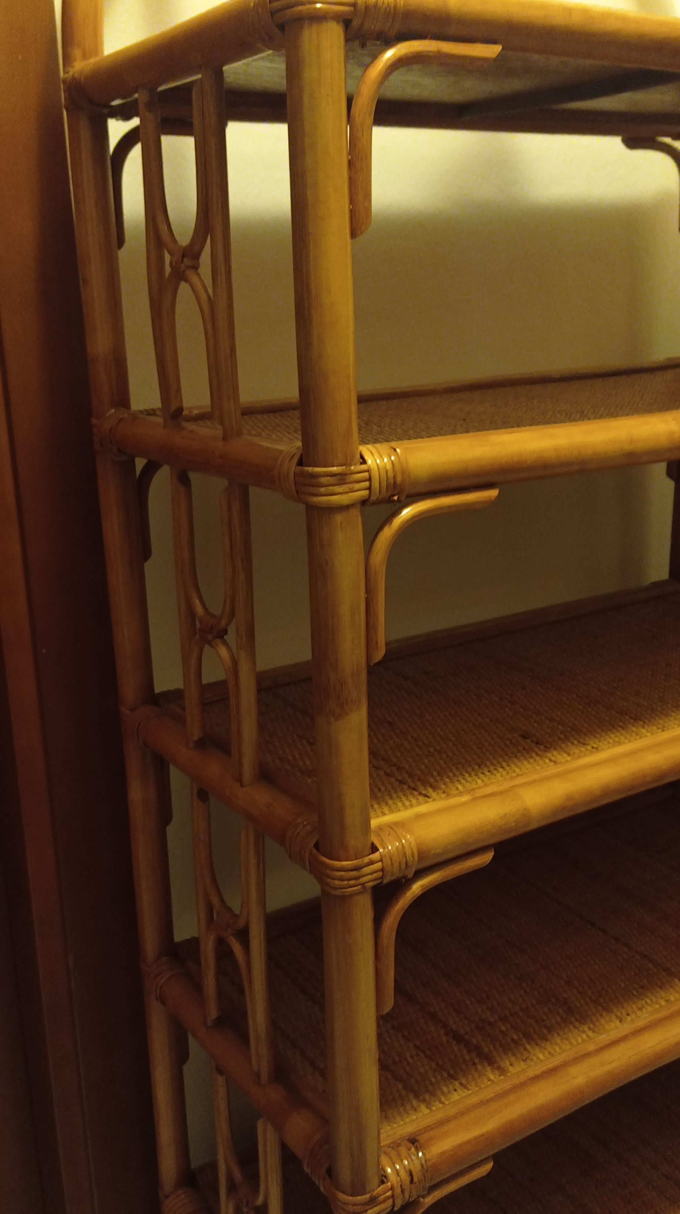 Bambus Vitrine aus Rattan und Korbgeflecht (70er Jahre) Brand