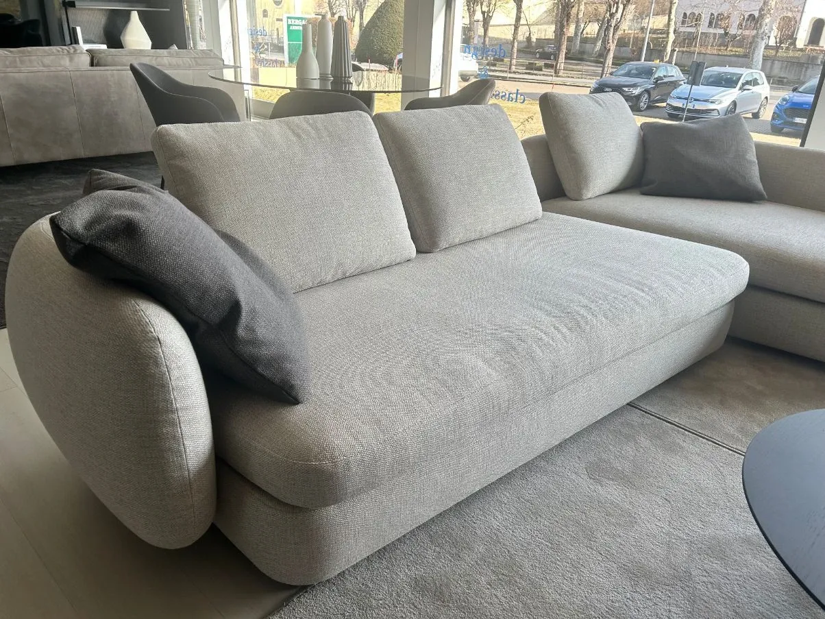 Divano angolare Saint Germain in tessuto bianco Poliform Deesup