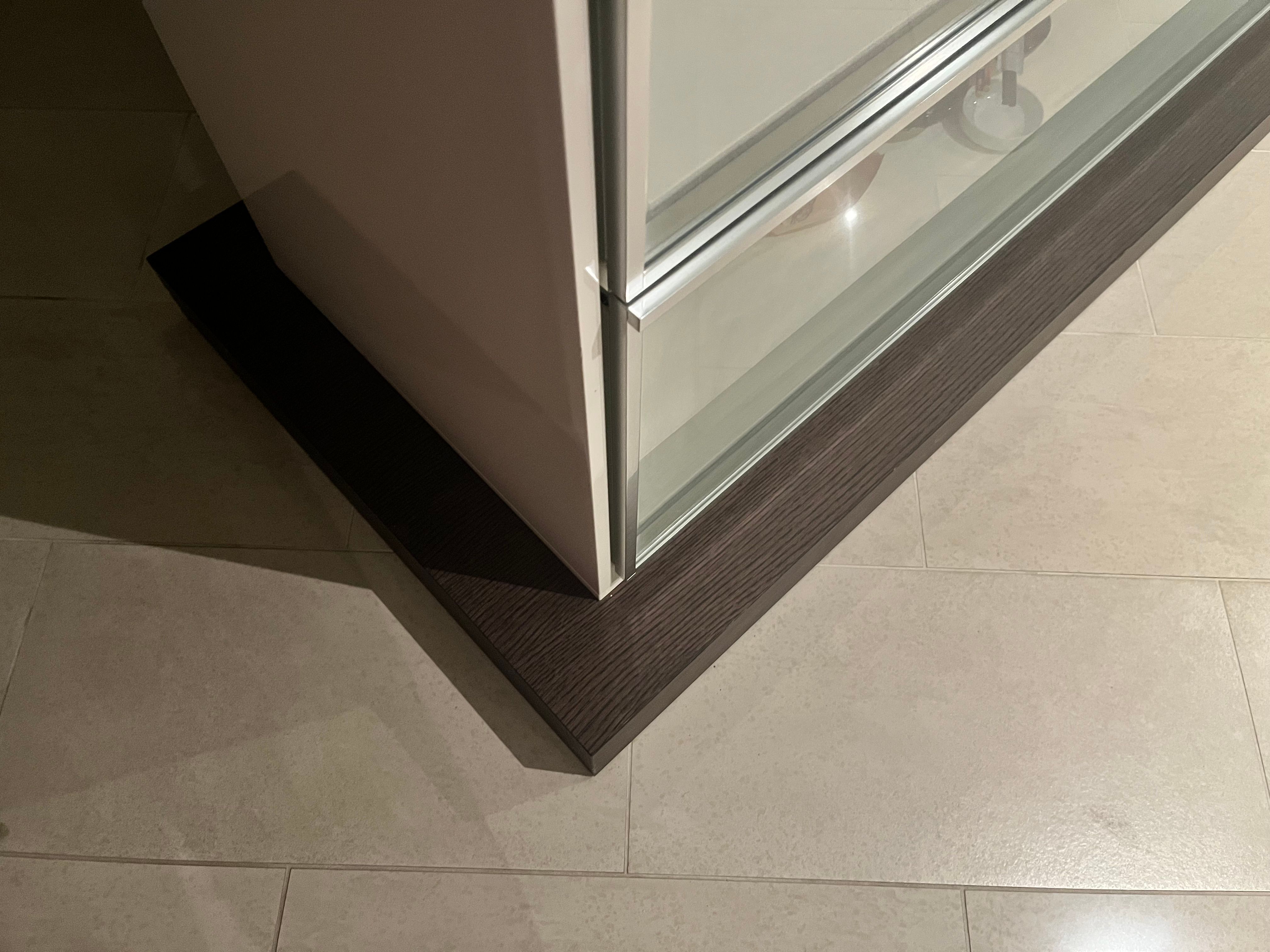 Domus 00 Floor Bookcase in Glossy White Lacquered Wood Details