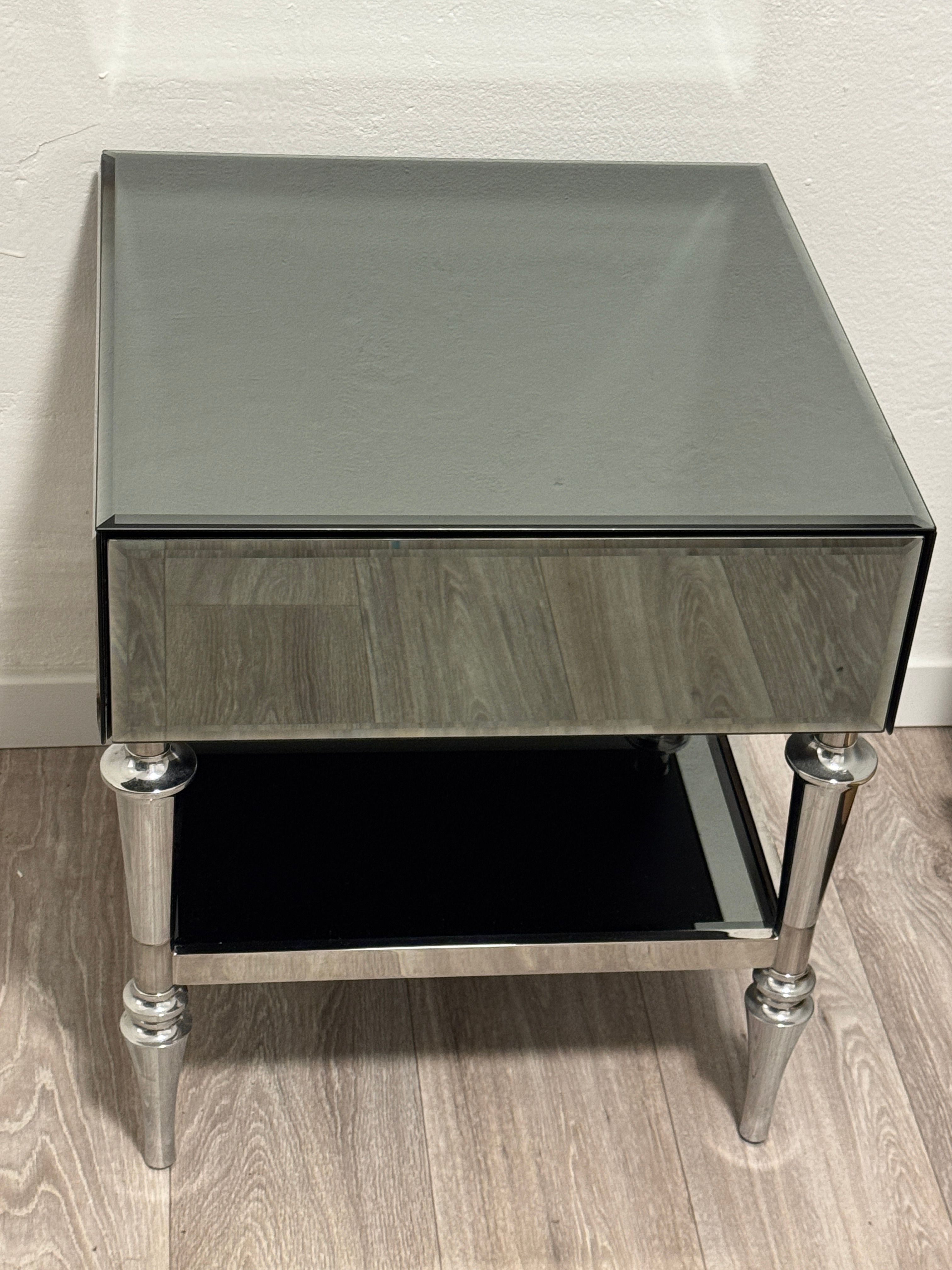 Coppia di comodini in vetro specchiato Main