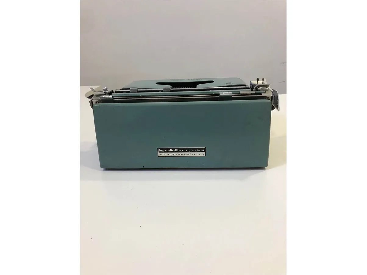 Vintage typewriter (green), Olivetti Synthesis 3