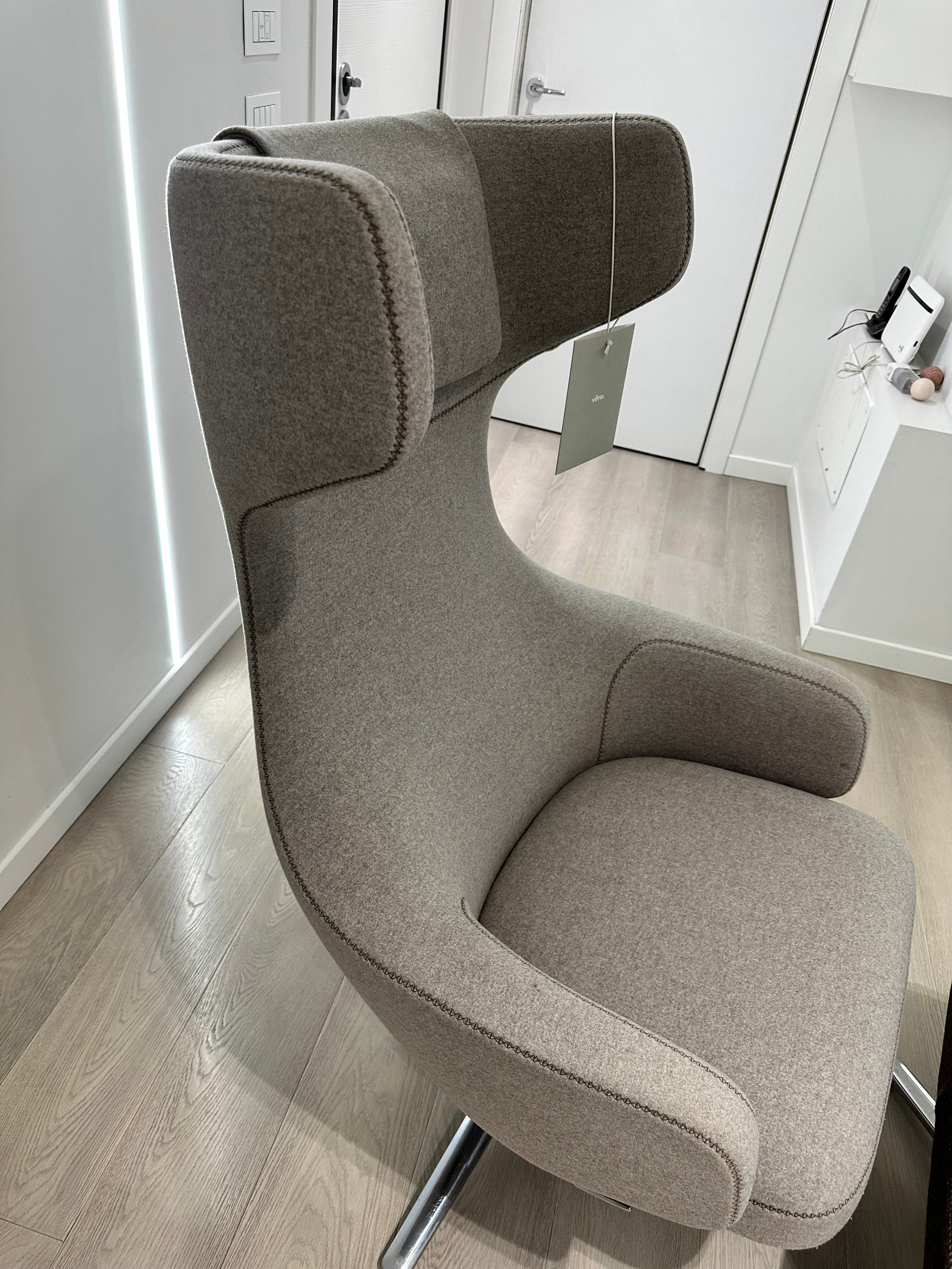 Grand Repos Chaise Lounge by Antonio Citterio Side