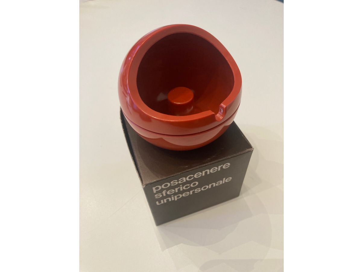 Posacenere sferico unipersonale design Opi, Cini&Nils  Side