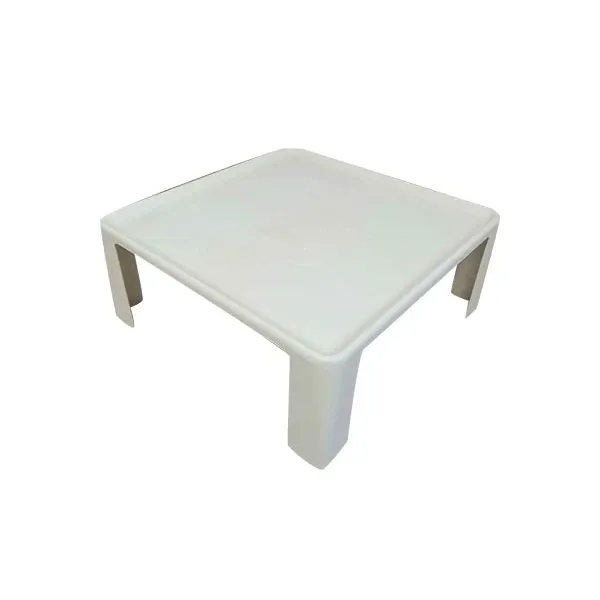 Amanta coffee table by Mario Bellini in plastic, C&B Italia image