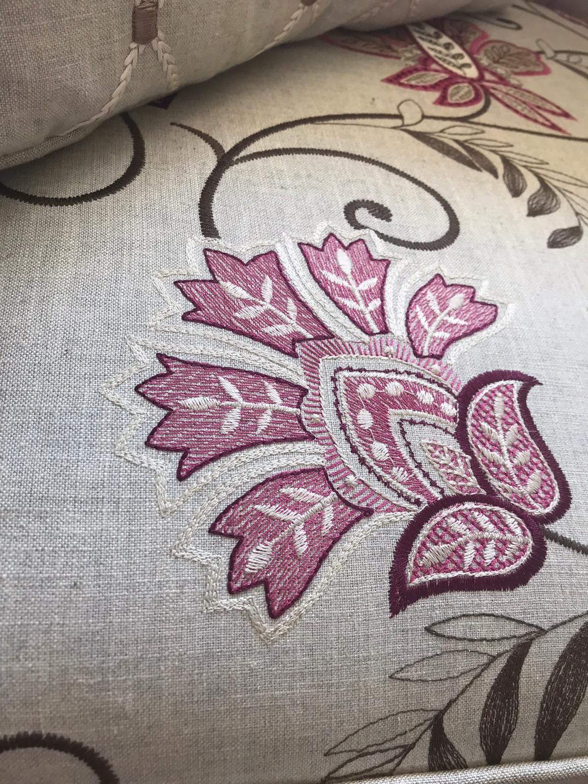 Divano 2 posti rivestito in tessuto fantasia Details