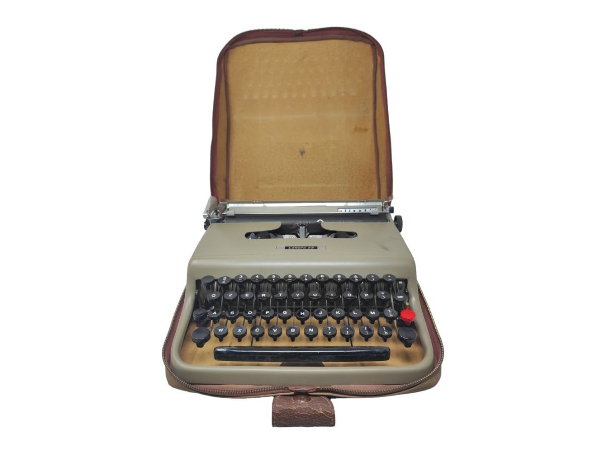 Vintage Olivetti Lettera 22 typewriter (1950s), image