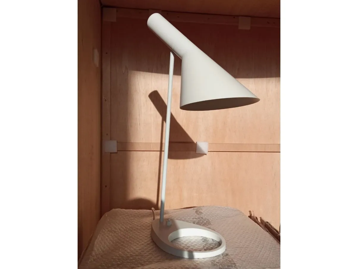 Lampada da tavolo AJ TABLE  Arne Jacobsen, Louis Poulsen image