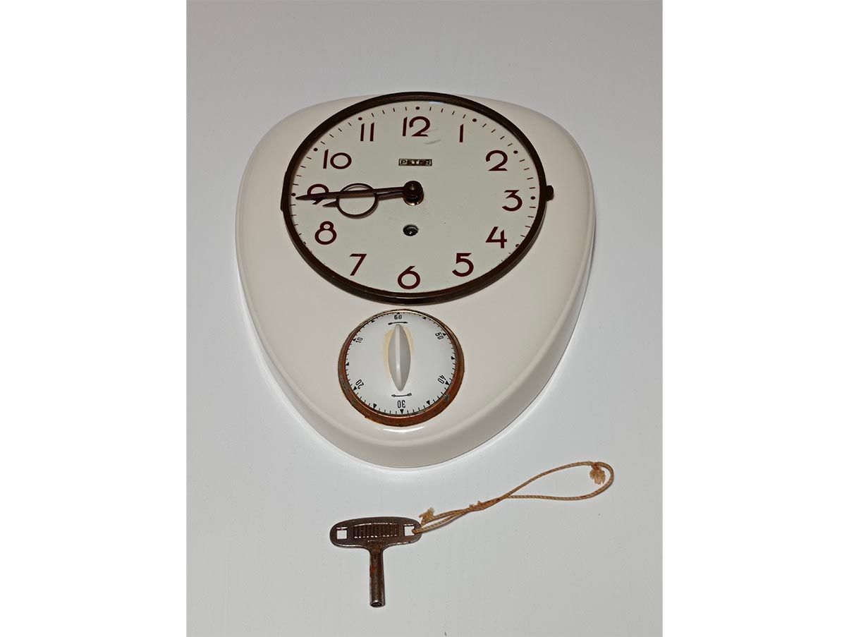 Vintage wall clock with ceramic timer (1950s)