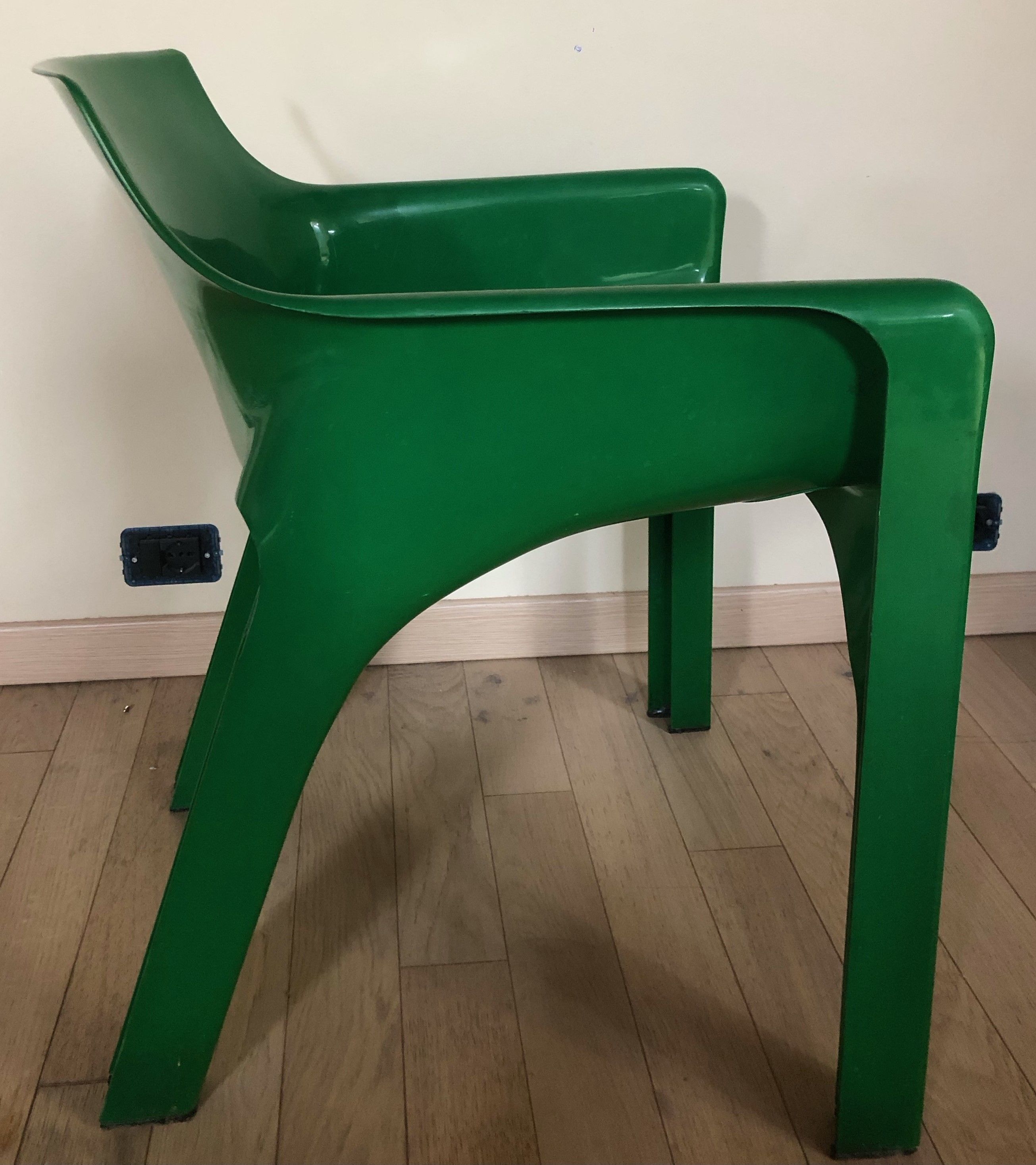 Gaudi Grüner Vintage Sessel von Vico Magistretti aus den 70er Jahren Brand