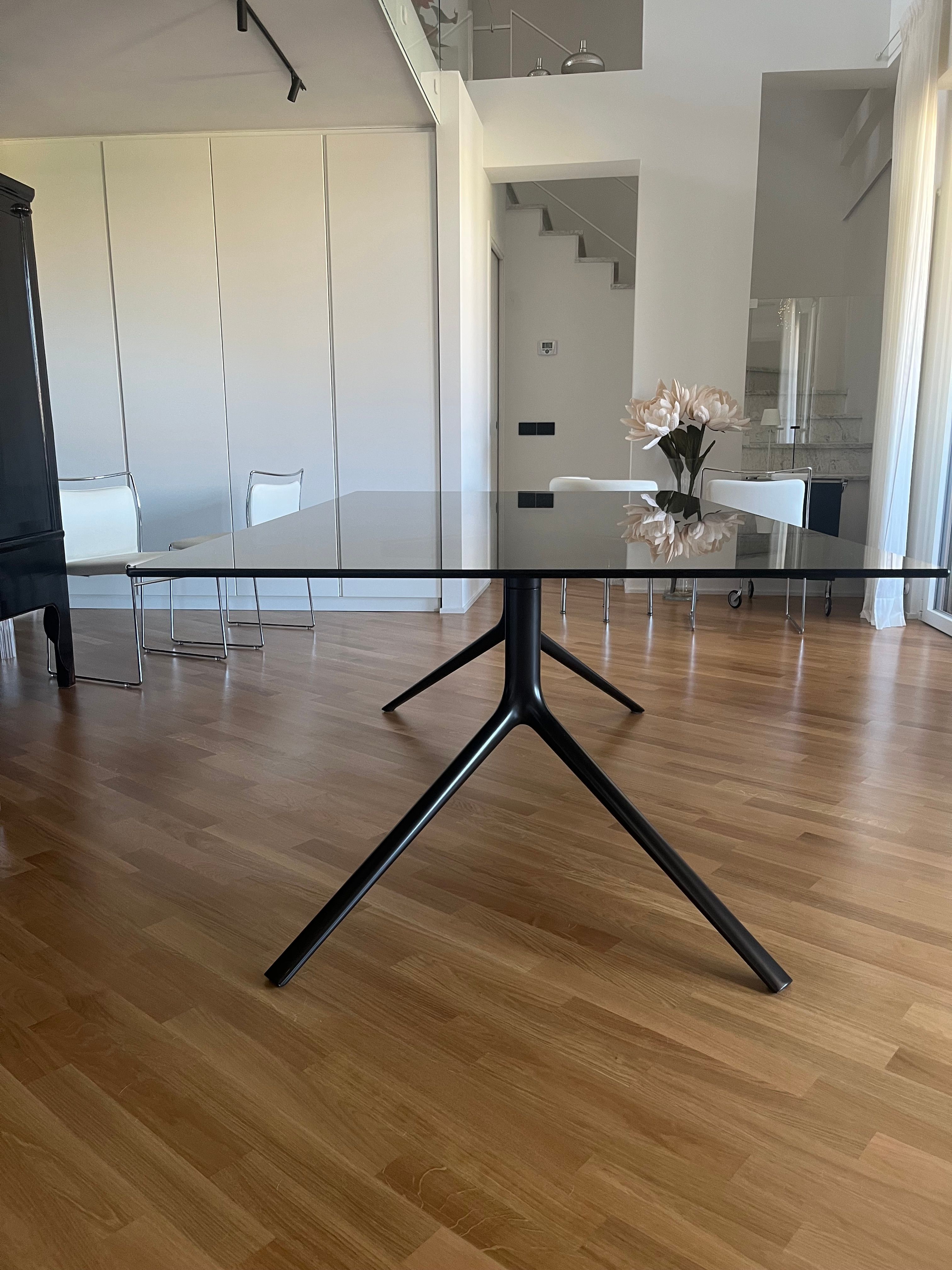 Mondrian Rechteckiger Esstisch aus Rauchglas Front