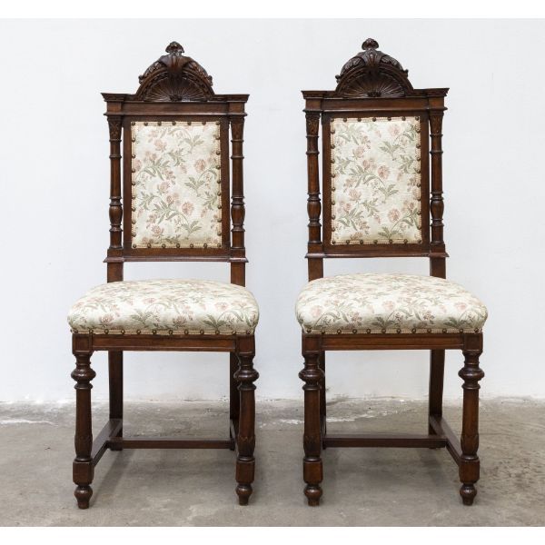 Pair of walnut chairs (19th century), image
