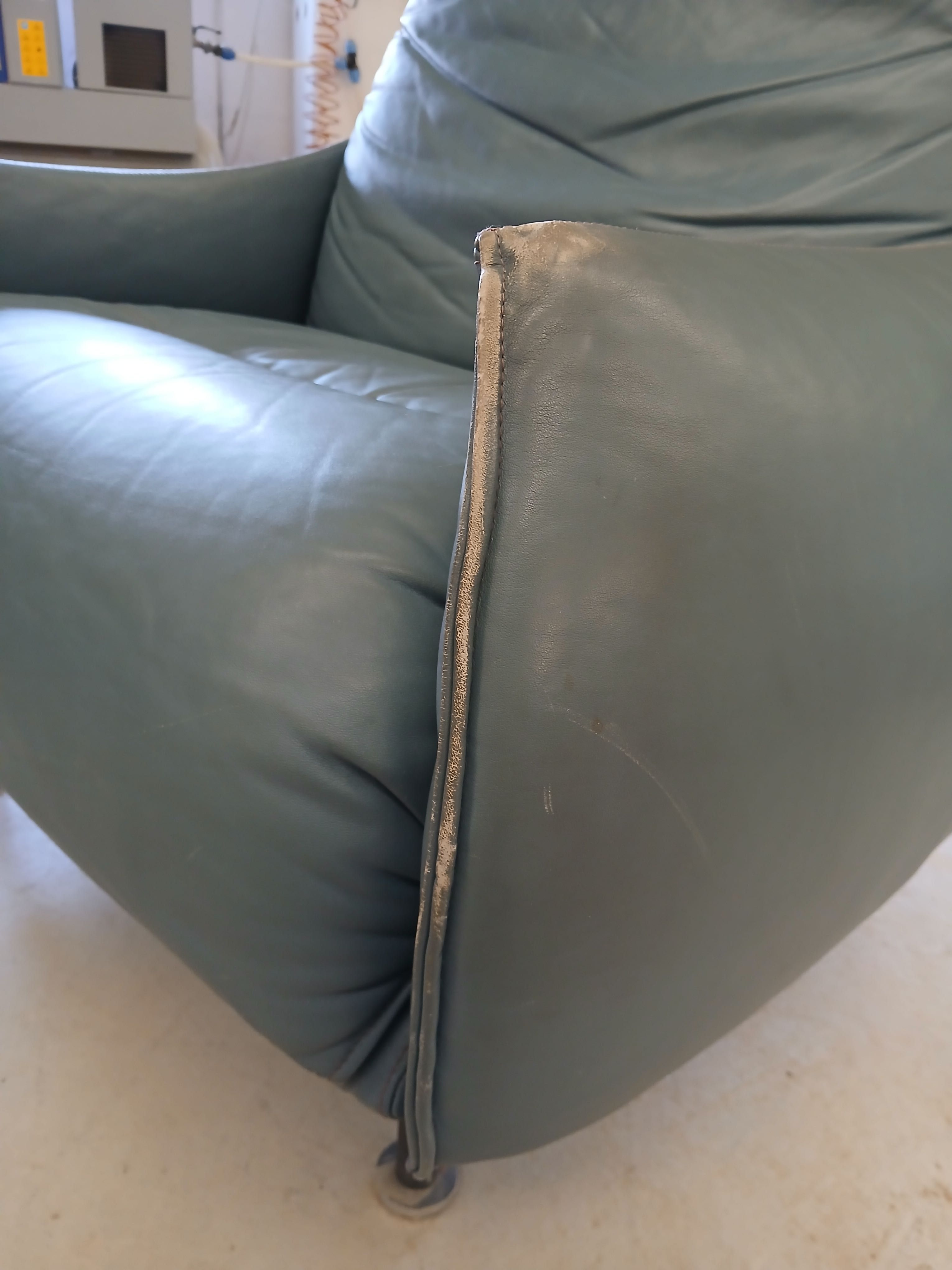 Ledersessel mit Metallgestell 16