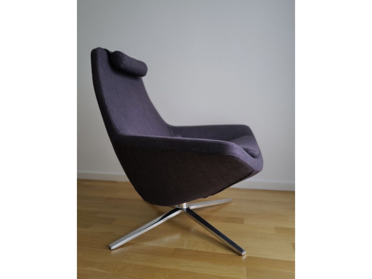 Metropolitan armchair in purple fabric Front
