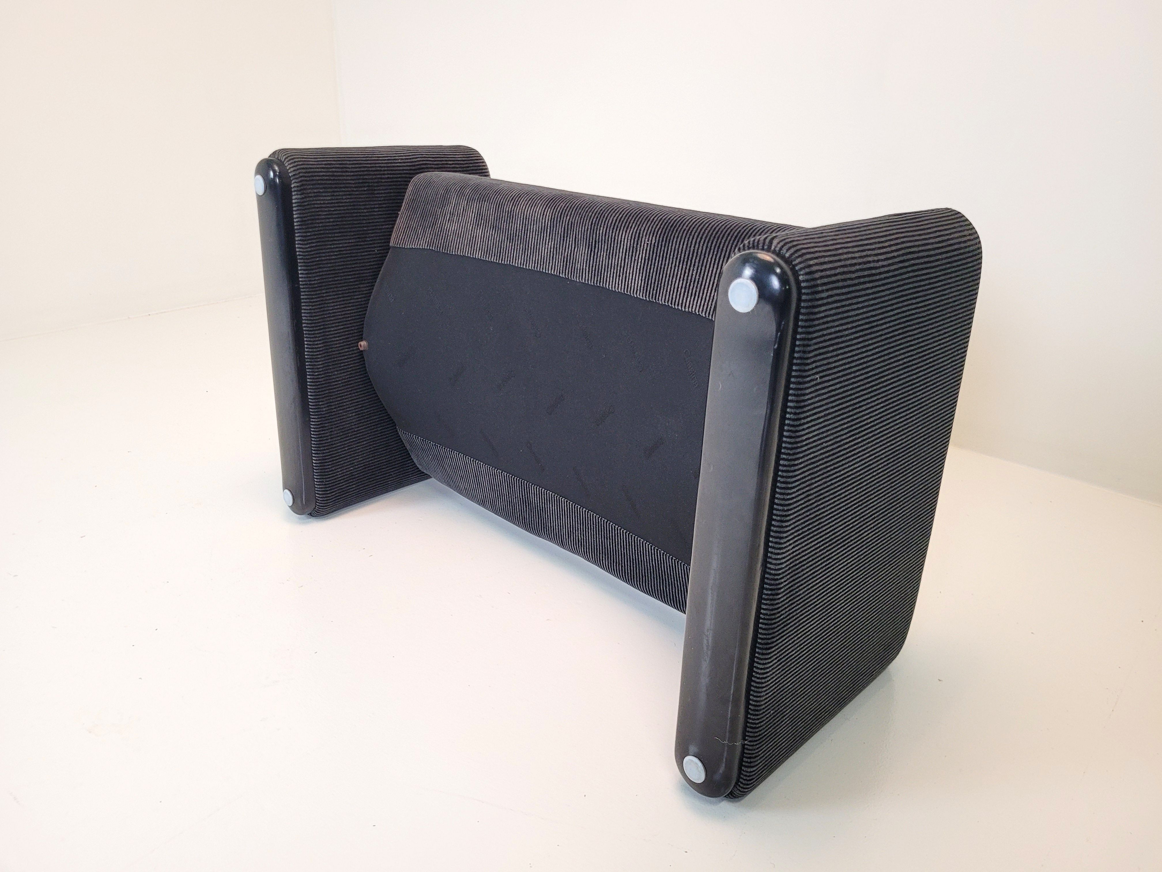 Pouf Maralunga en tissu de Vico Magistretti Optional11