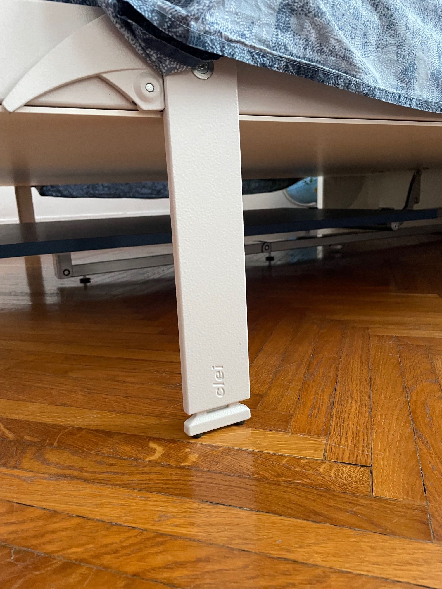 Convertible bed with wooden table, Clei  Defects