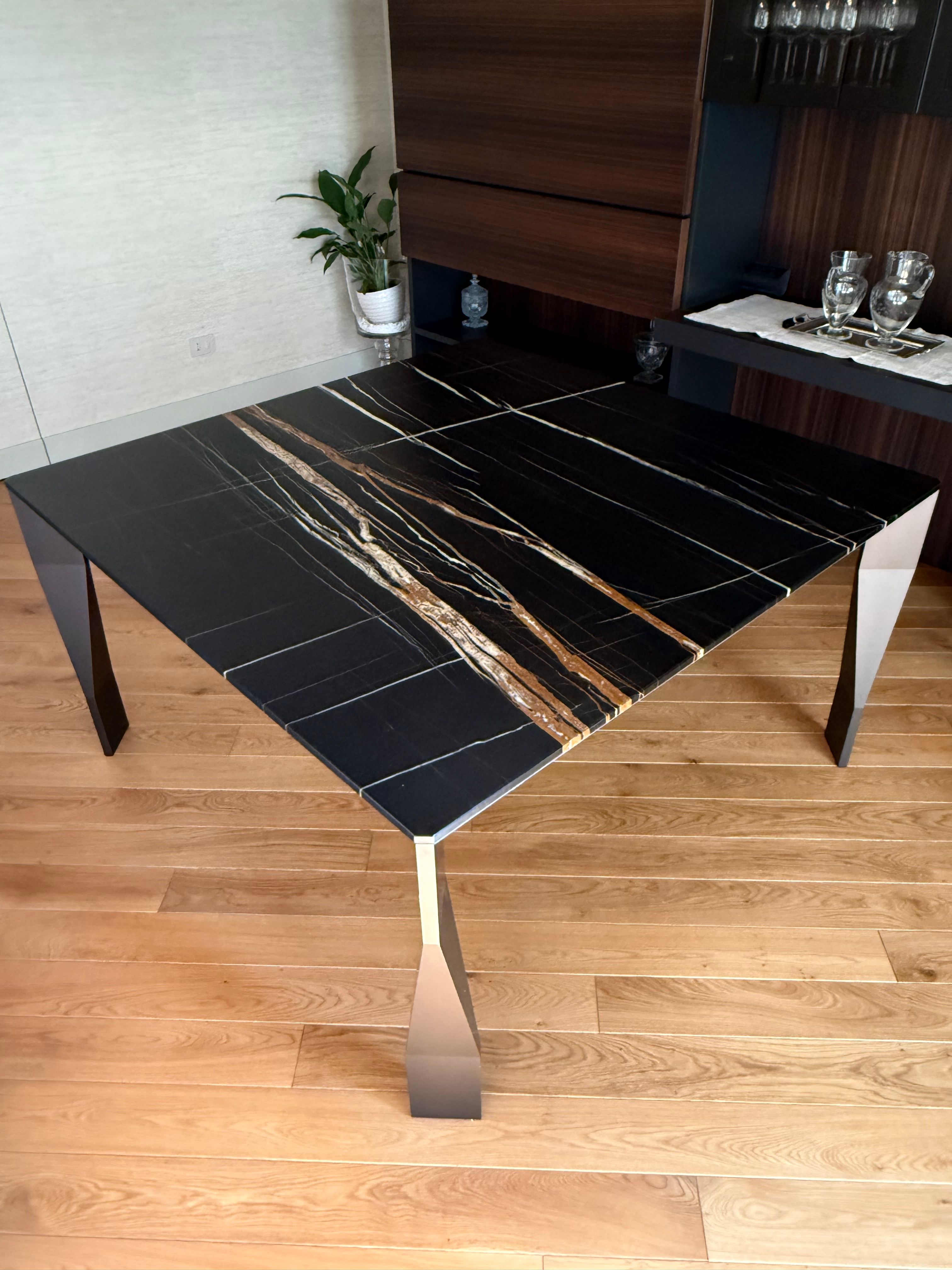 Table carré Diamond Sahara en marbre veiné 8