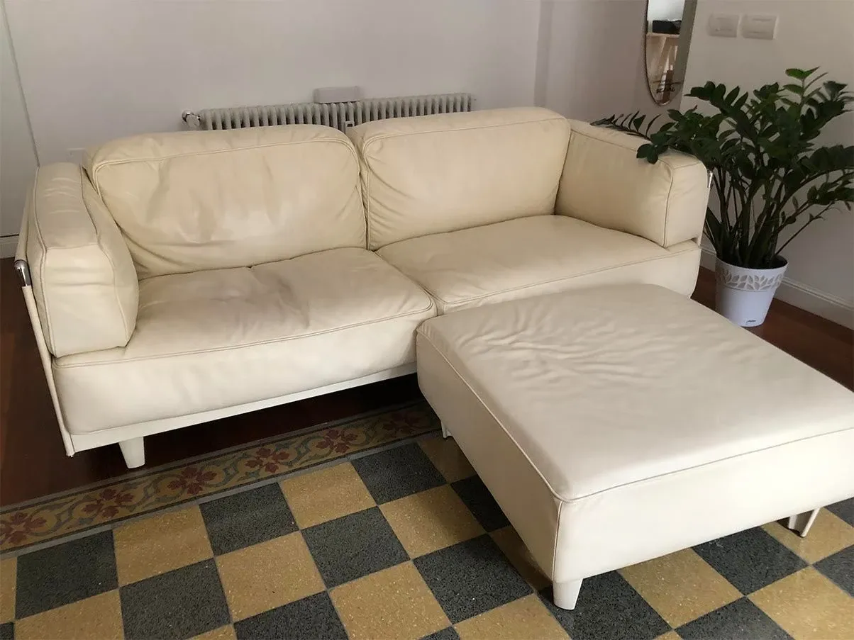 Set divano 2 posti e pouff Twice in pelle (avorio), Poltrona Frau 1
