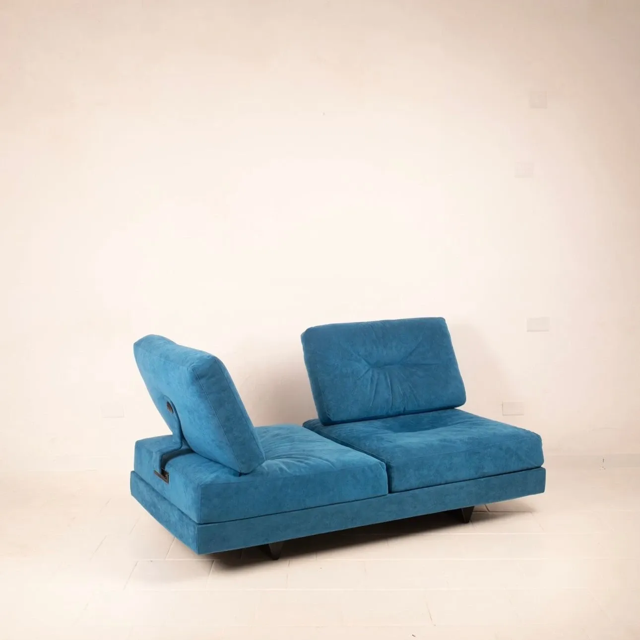 Two-seater sofa Editor by Mauro Lipparini, Saporiti Italia image