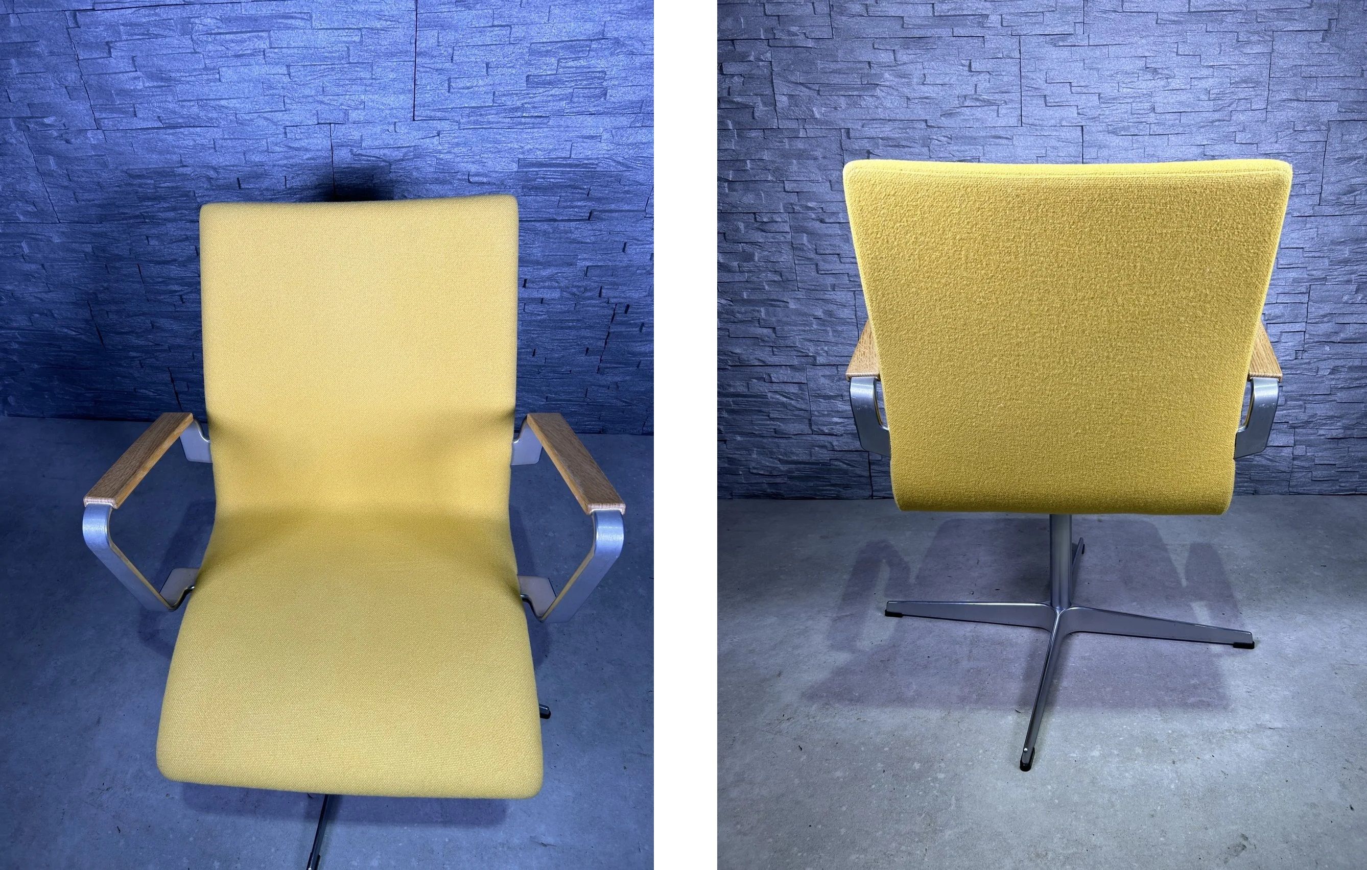 Oxford armchair with yellow armrests Fritz Hansen Deesup